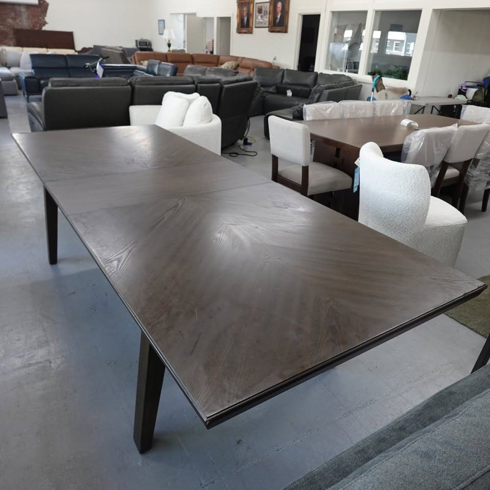 Thomasville Anacortes Dining Table (Scratch & Dent)
