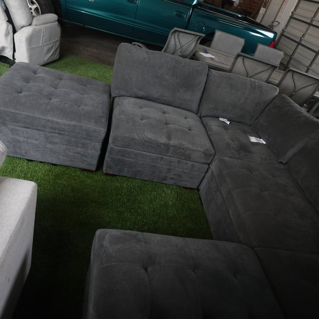 Thomasville Tisdale Modular Sectional 6-piece Dark Gray with Storage Ottoman