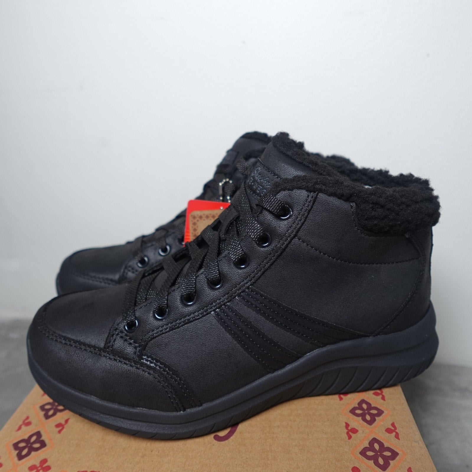 Skechers Ultra Flex Everyday Crush Women's Boots Black 7 US 37.5 EU New Box