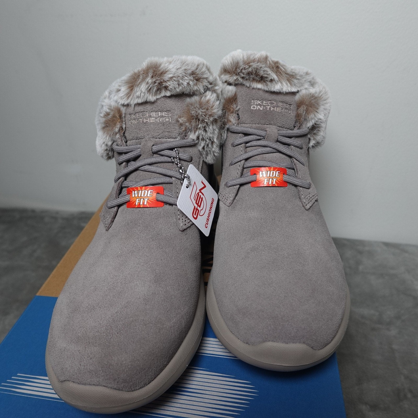 Skechers On-the-Go City 2 Winter Wishes Gray Suede Ankle Boots 8.5 wide