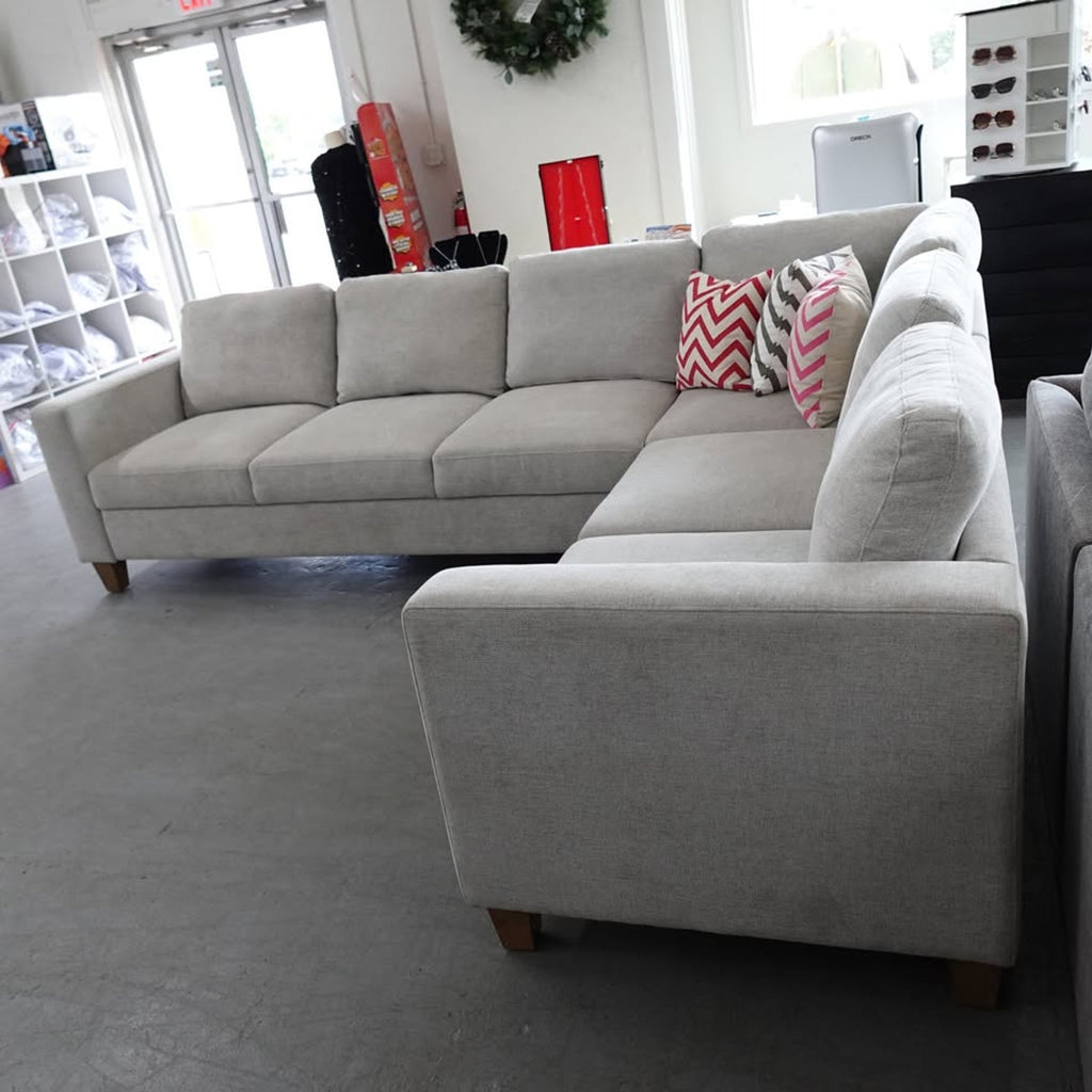 Thomasville Dillard Fabric Convertible Sleeper Sectional