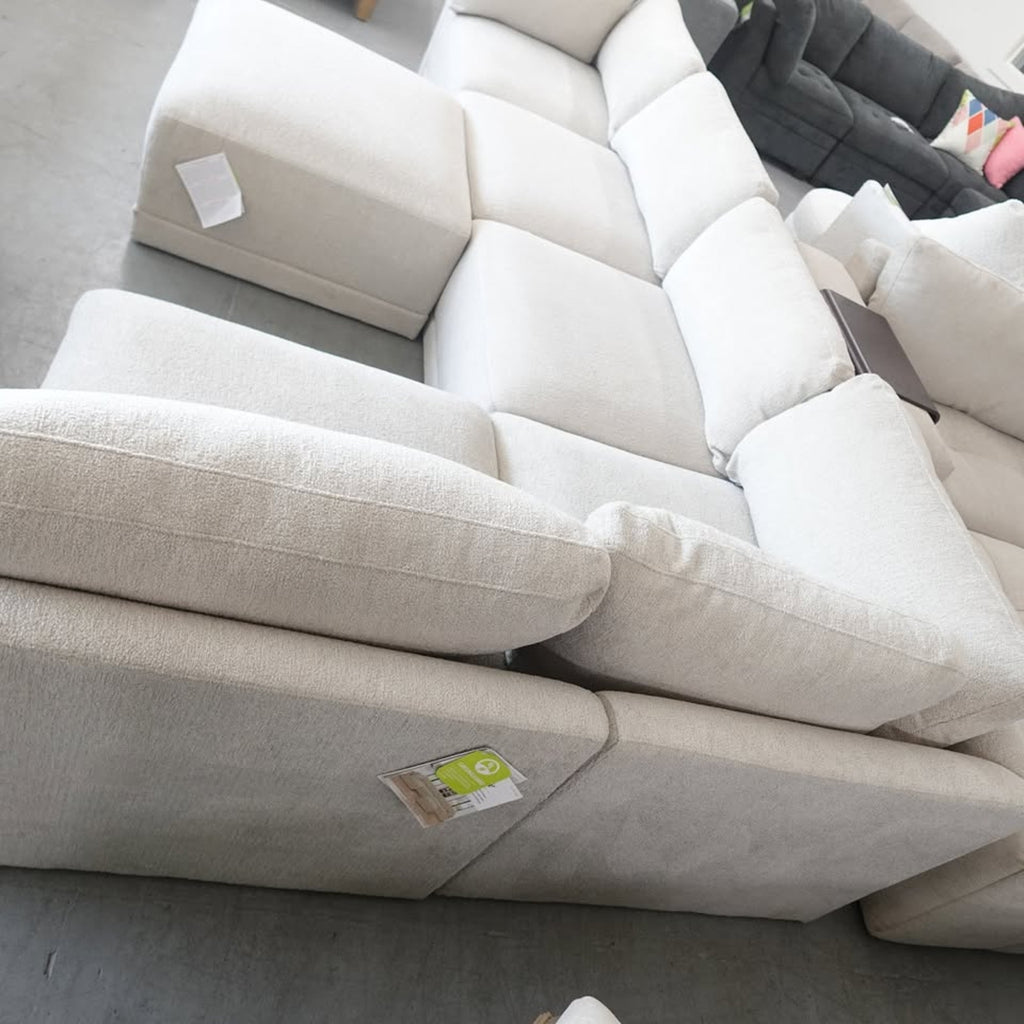 Thomasville Fallon Modular Sectional 6-piece Cream with Ottoman