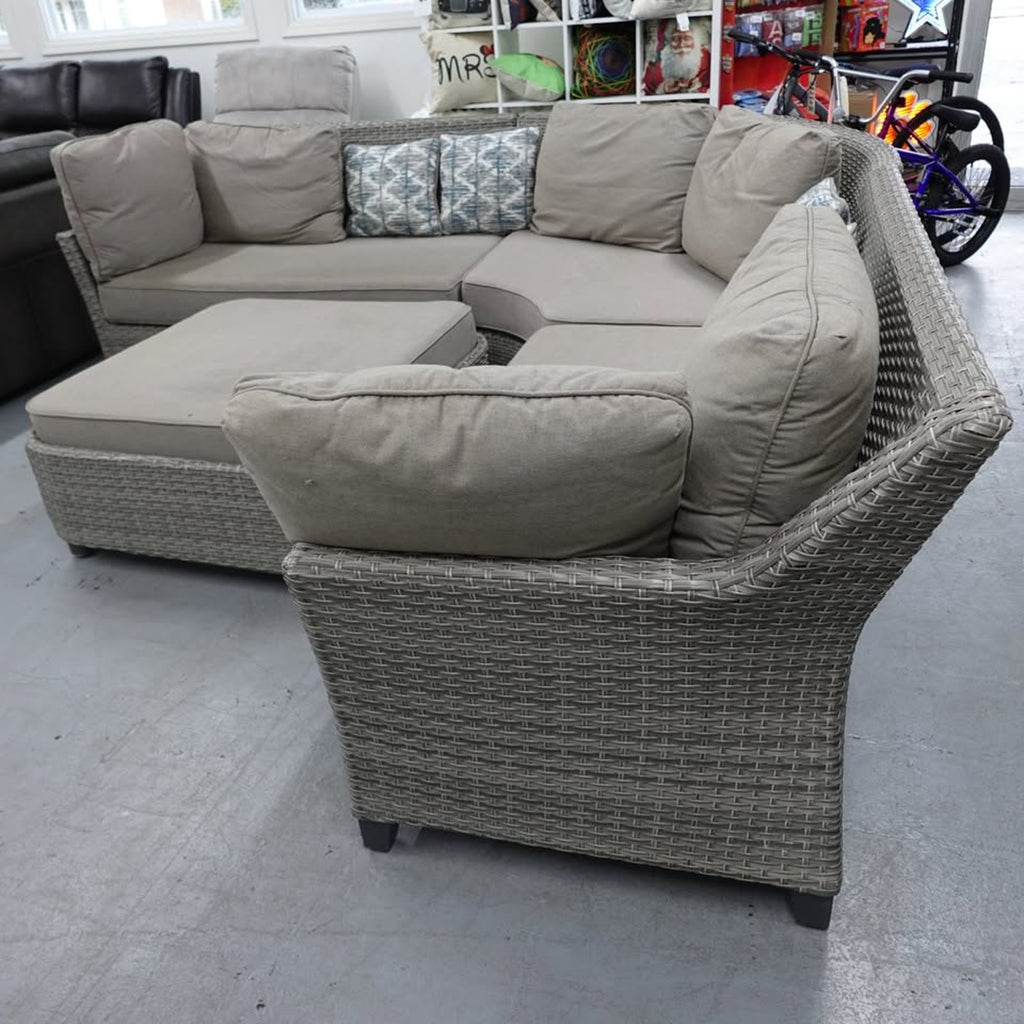 Coasta 4 Piece Grey Woven Sectional Outdoor Seating Set