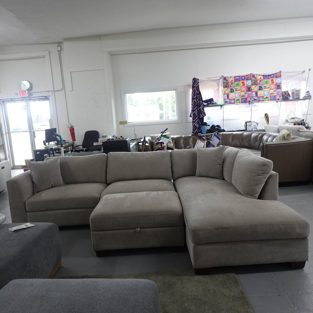 Thomasville Walsen Sectional with Storage Ottoman