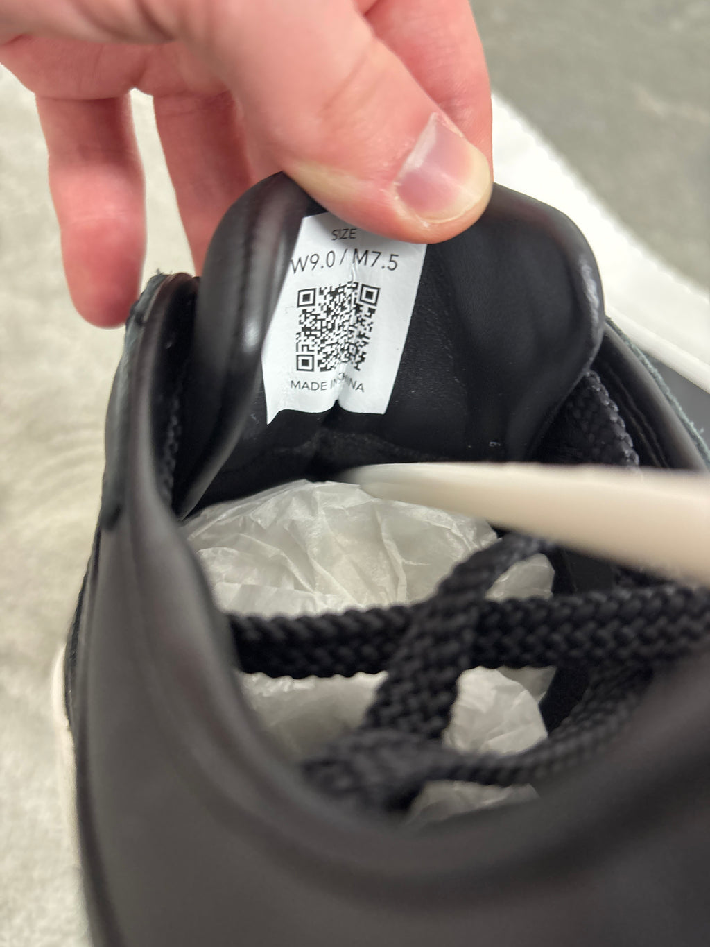 Label black low top Sneakers