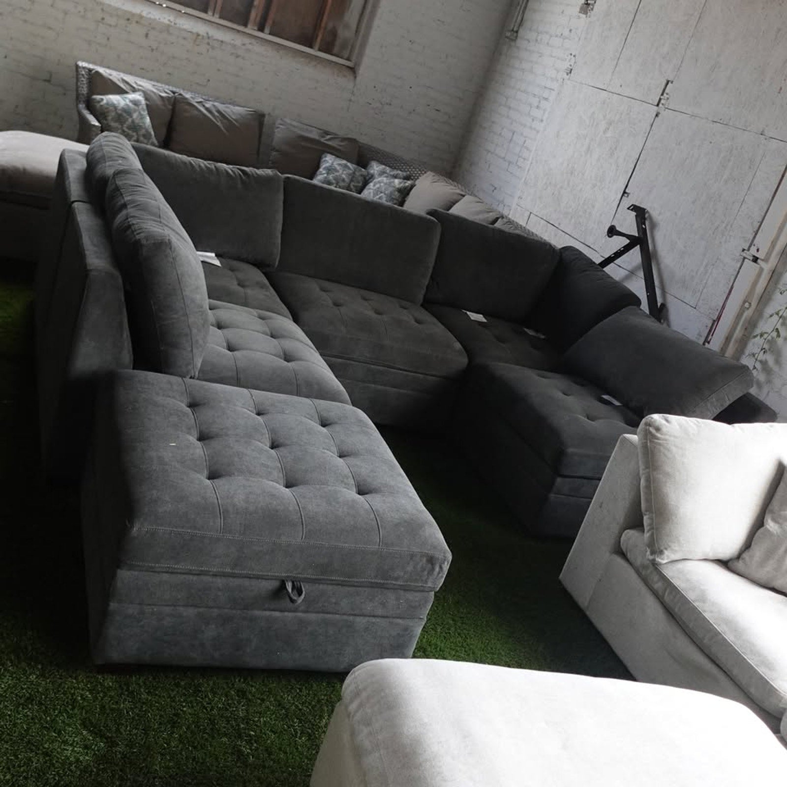 Thomasville Tisdale Modular Sectional 6-piece Dark Gray with Storage Ottoman