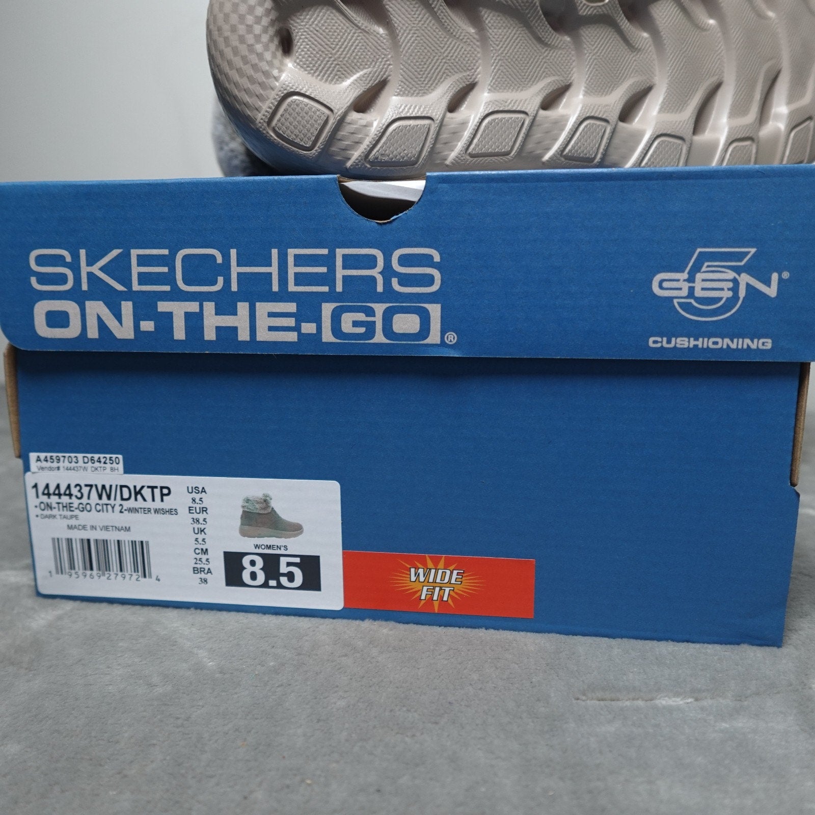Skechers On-the-Go City 2 Winter Wishes Gray Suede Ankle Boots 8.5 wide