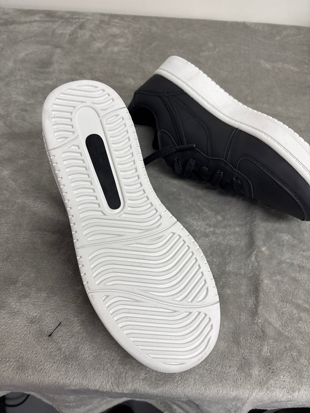 Label black low top Sneakers