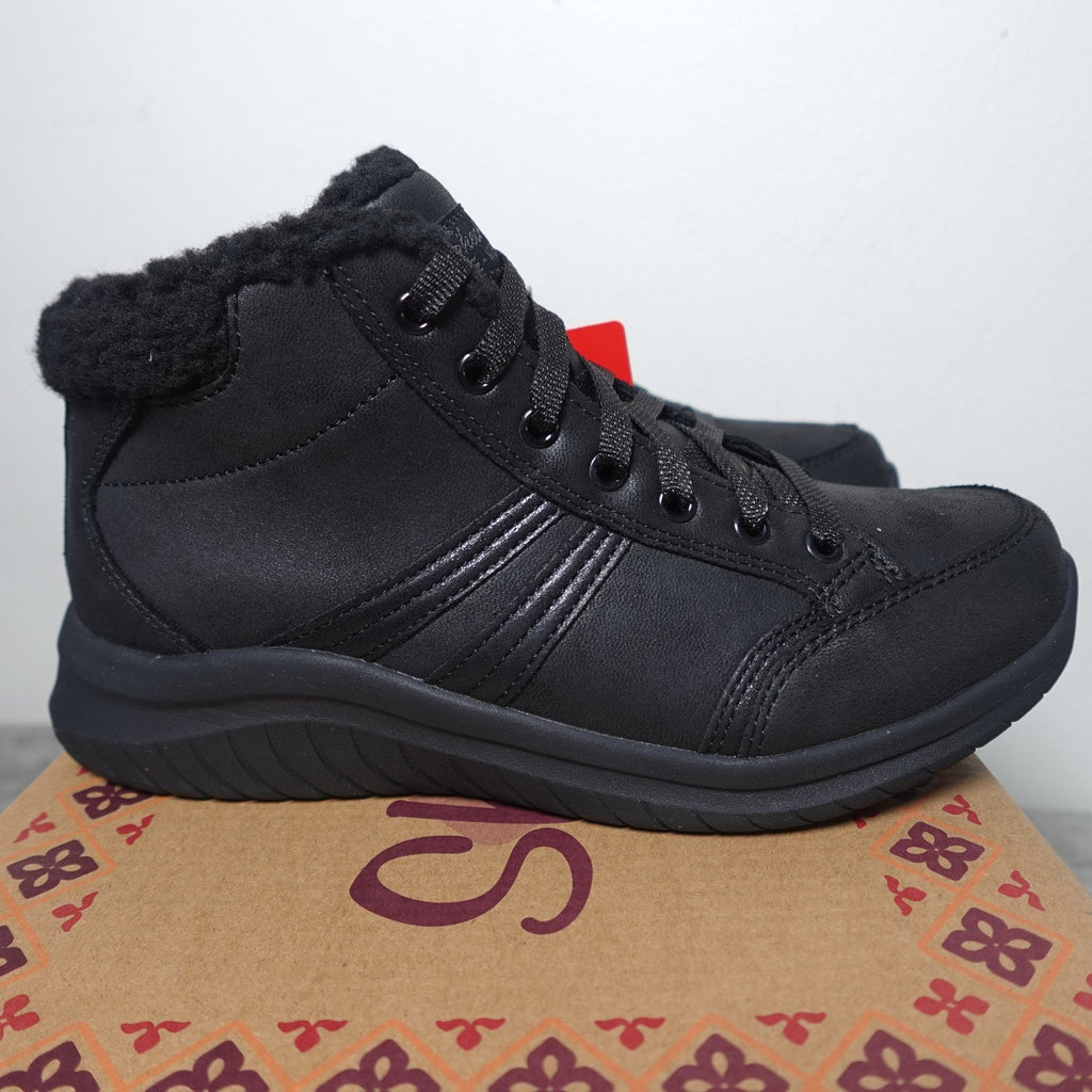 Skechers Ultra Flex Everyday Crush Women's Boots Black 7 US 37.5 EU New Box