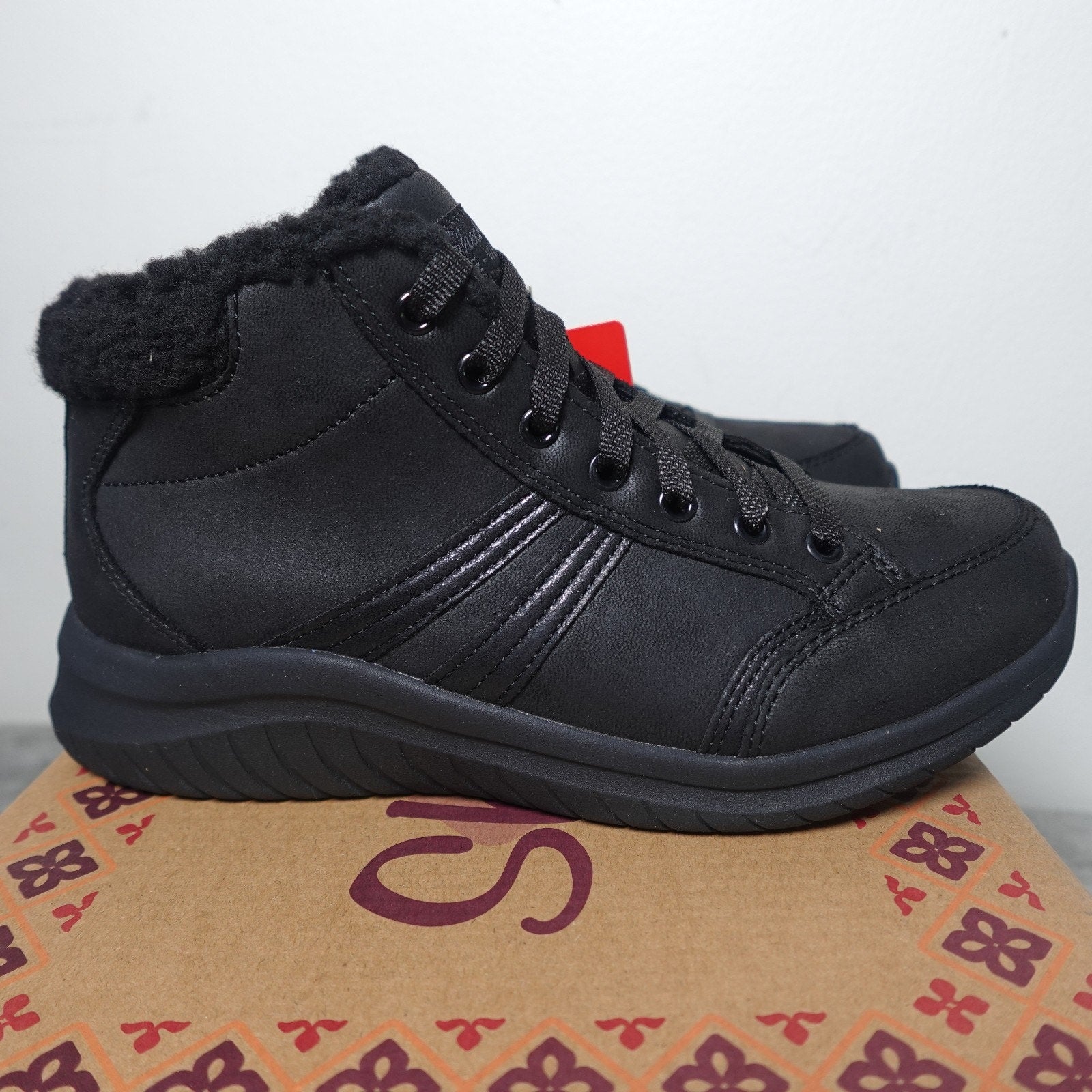 Skechers Ultra Flex Everyday Crush Women's Boots Black 7 US 37.5 EU New Box