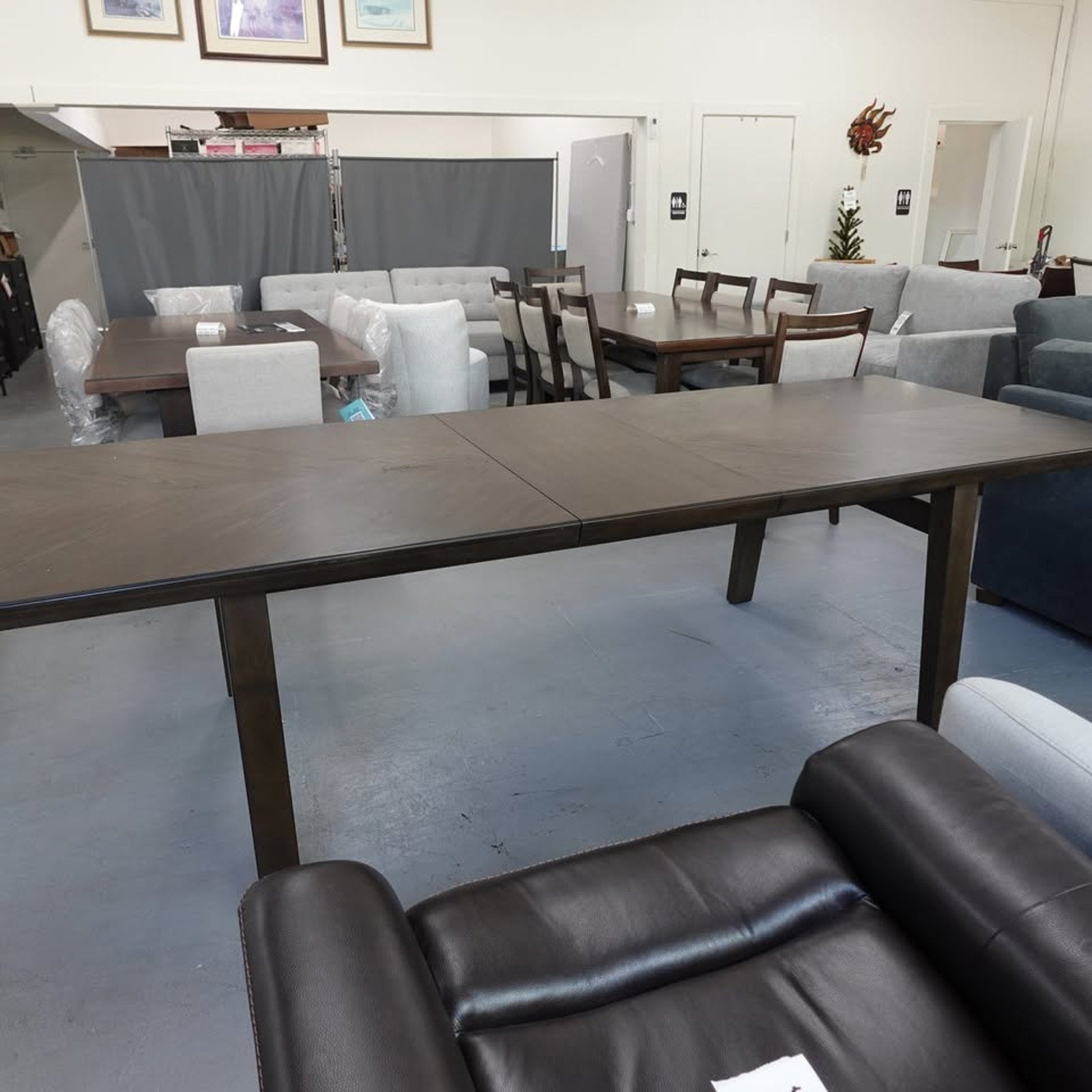 Thomasville Anacortes Dining Table (Scratch & Dent)