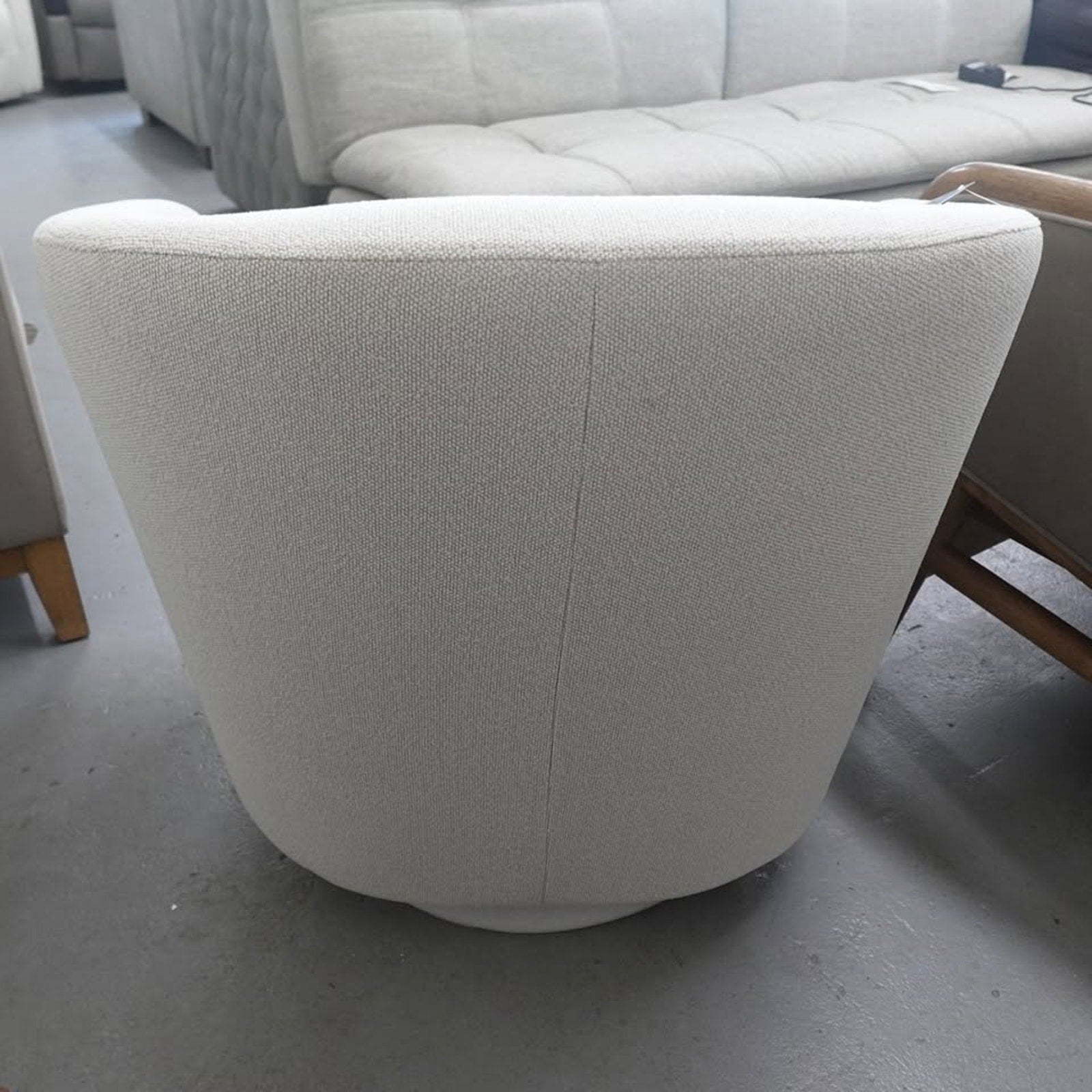 Henredon Murphy Boucle Swivel Accent Chair Ivory Cream Barrel Chair (see pictures)