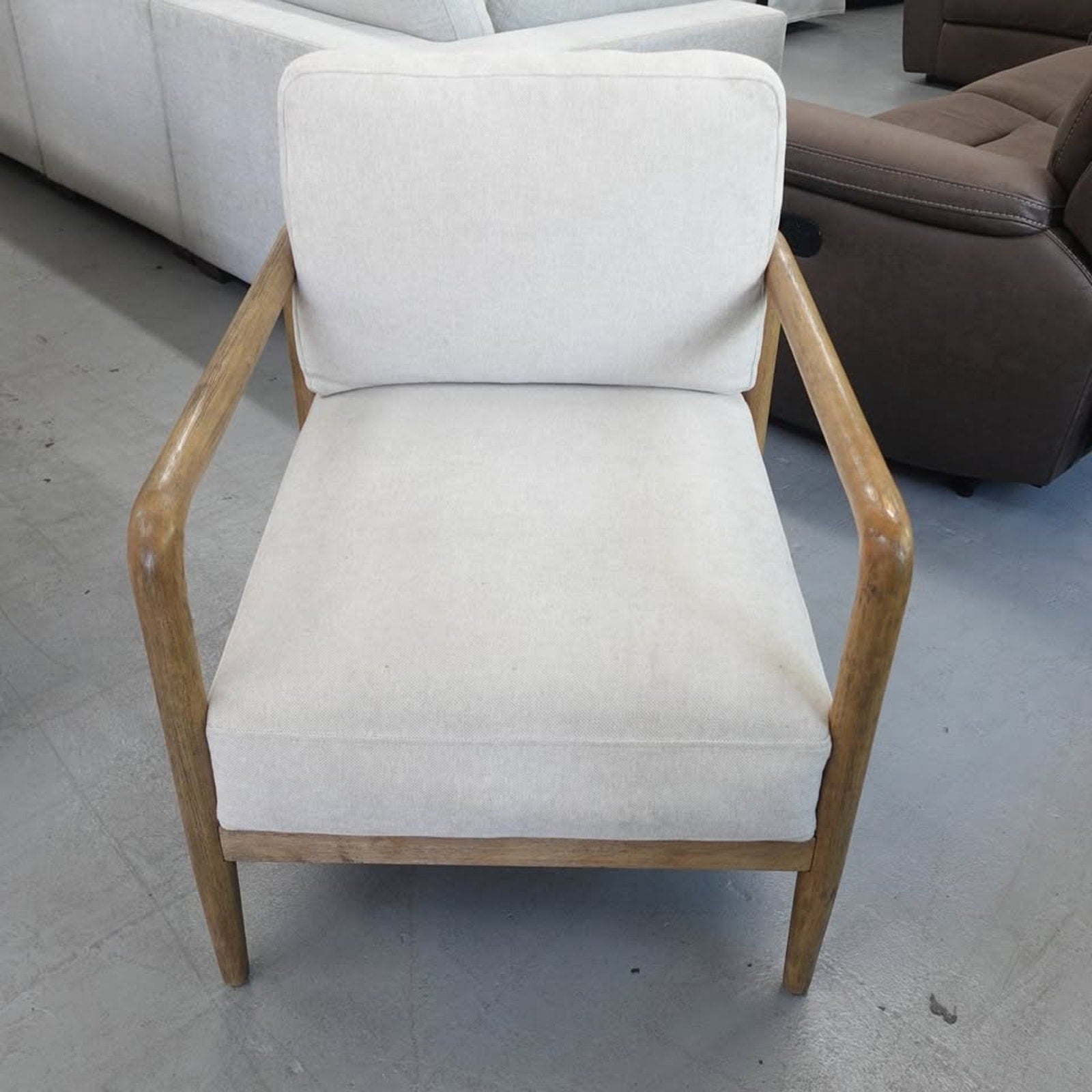 Thomasville Finley Point Accent Chair with Wood Frame