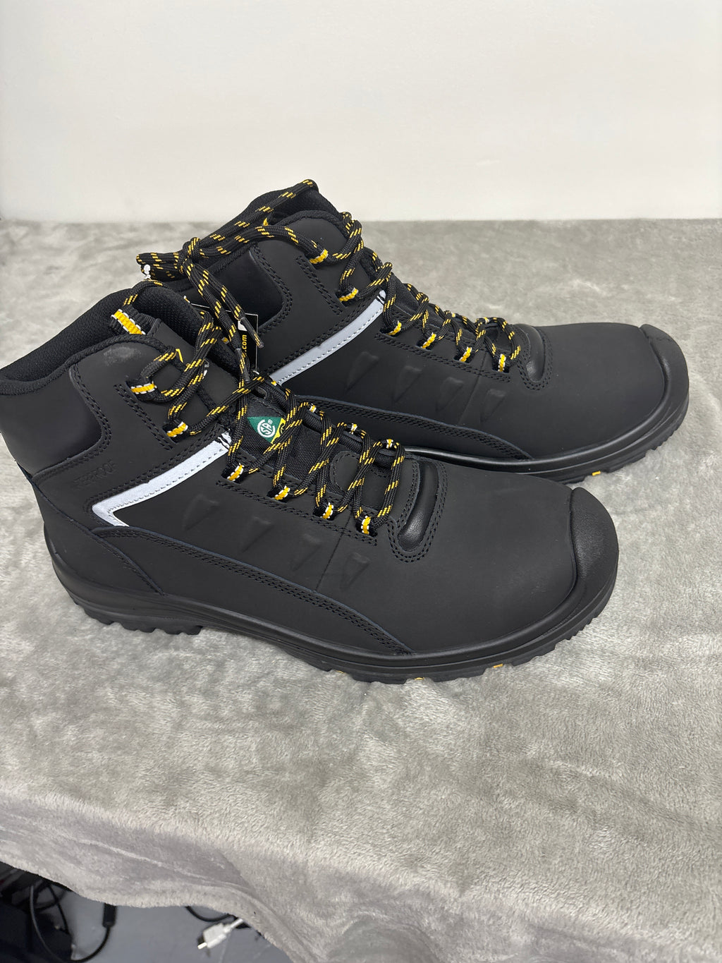 Terra Findlay 13 CSA Black composite safety toe.