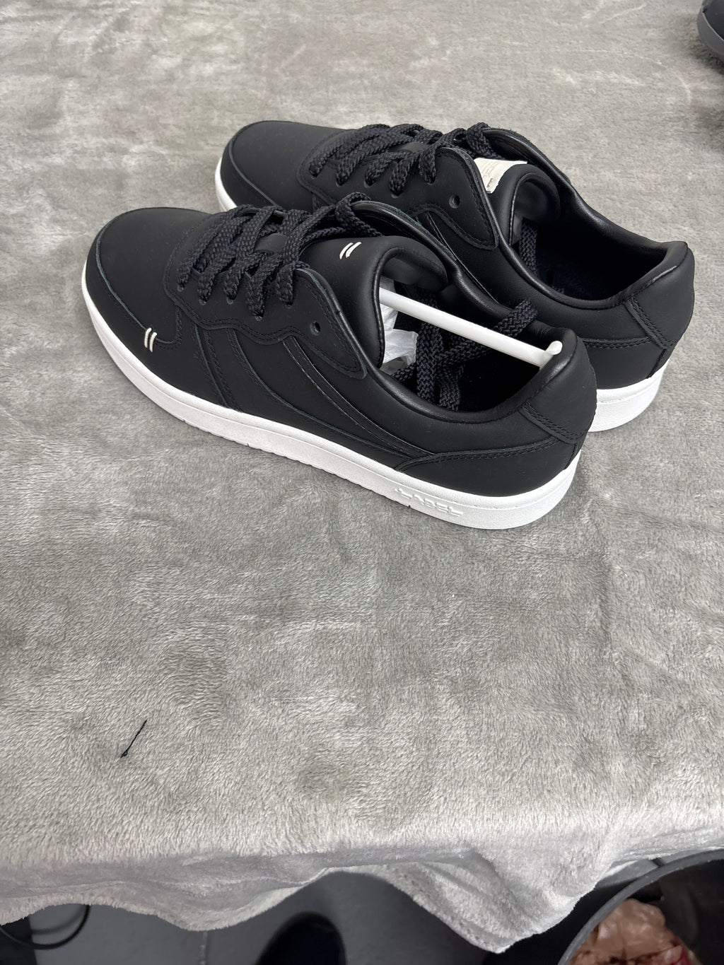 Label black low top Sneakers