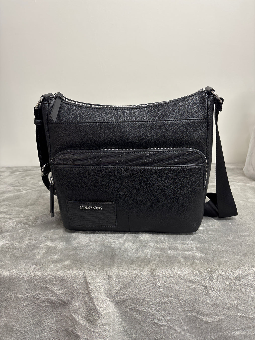 Calvin Klein Lorelai Signature Messenger – Women's Messenger Bag