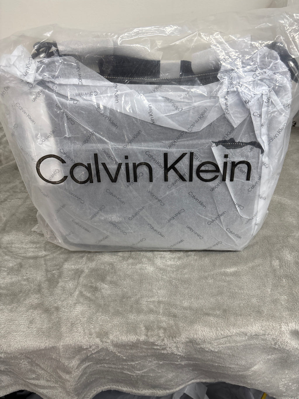 Calvin Klein Lorelai Signature Messenger – Women's Messenger Bag