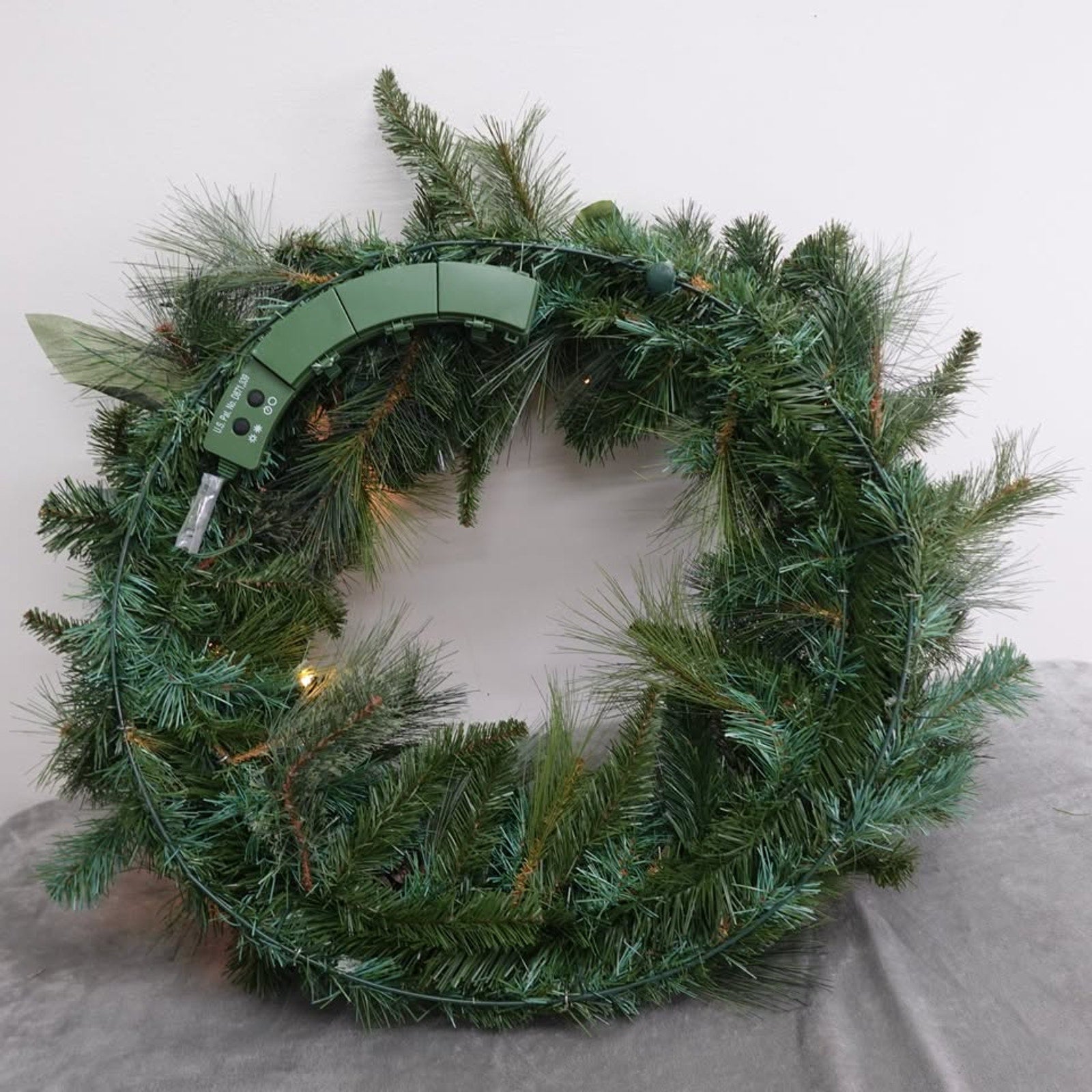 81 cm (32 in.) Pre-Lit Wreath with 50 Battery Operated LED Lights