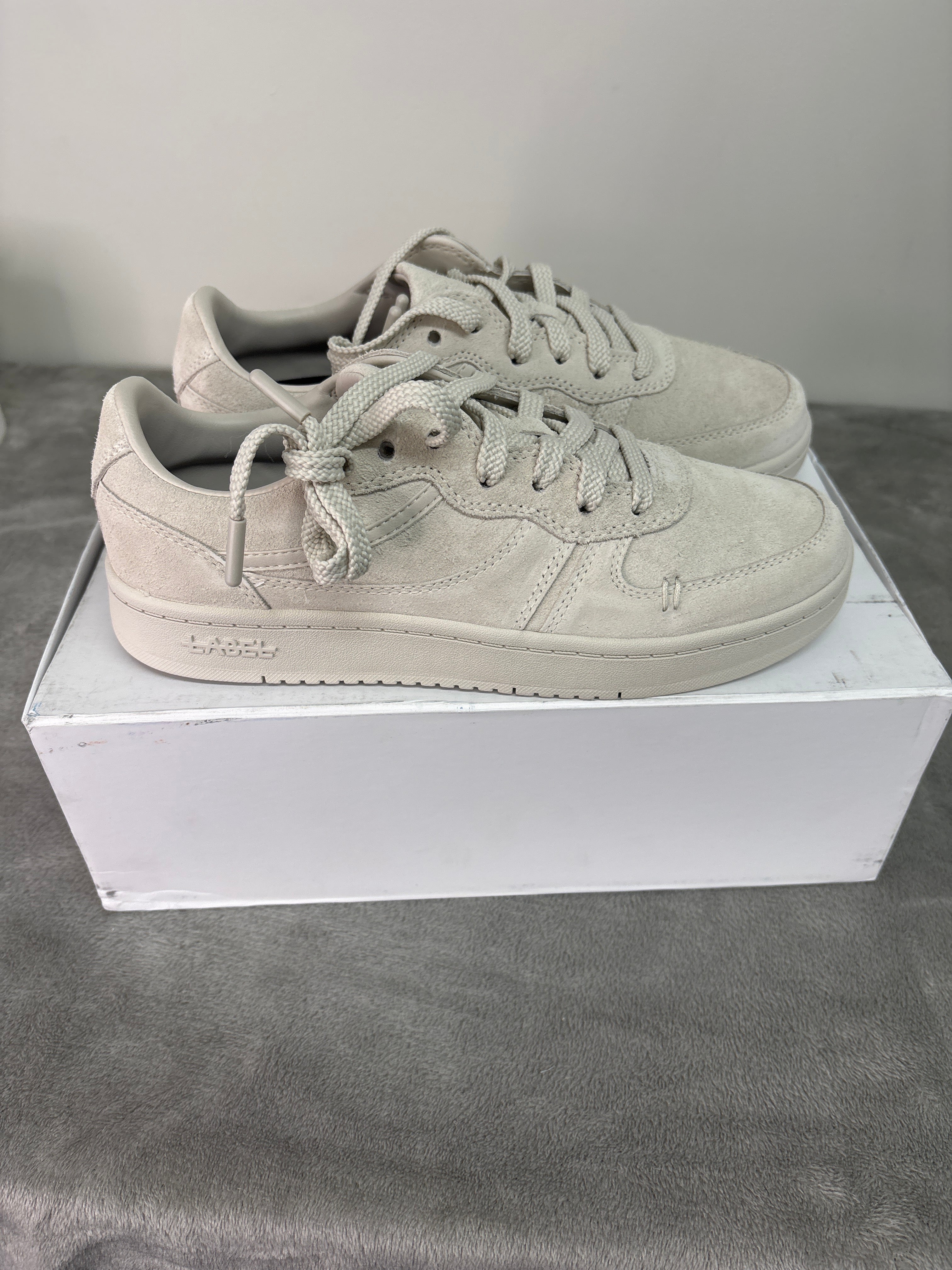 Label  whit sneakers