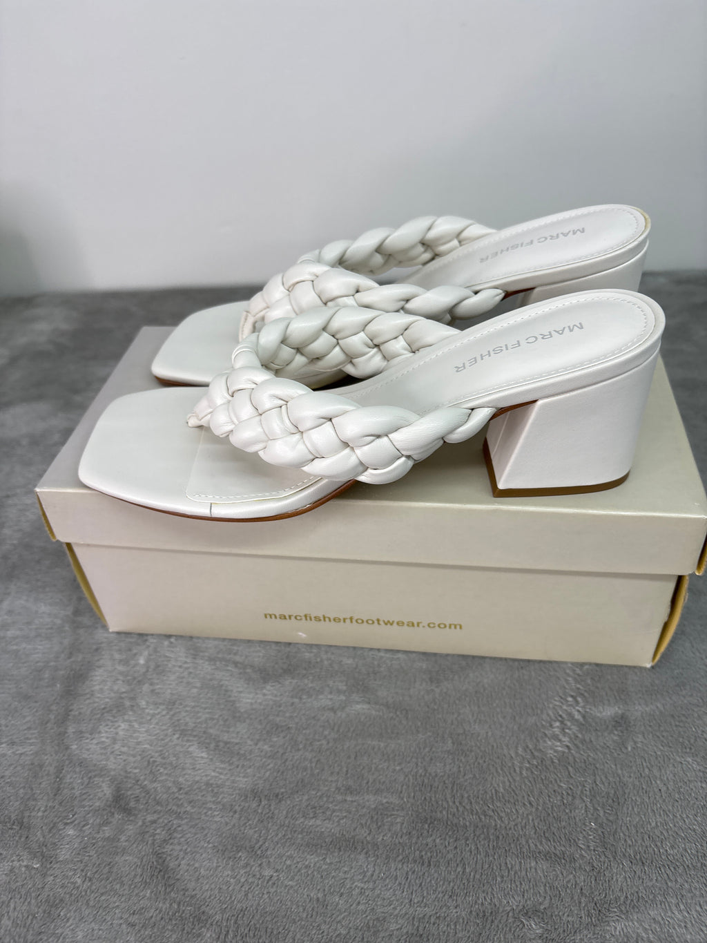 Marc fisher flat thong sandals