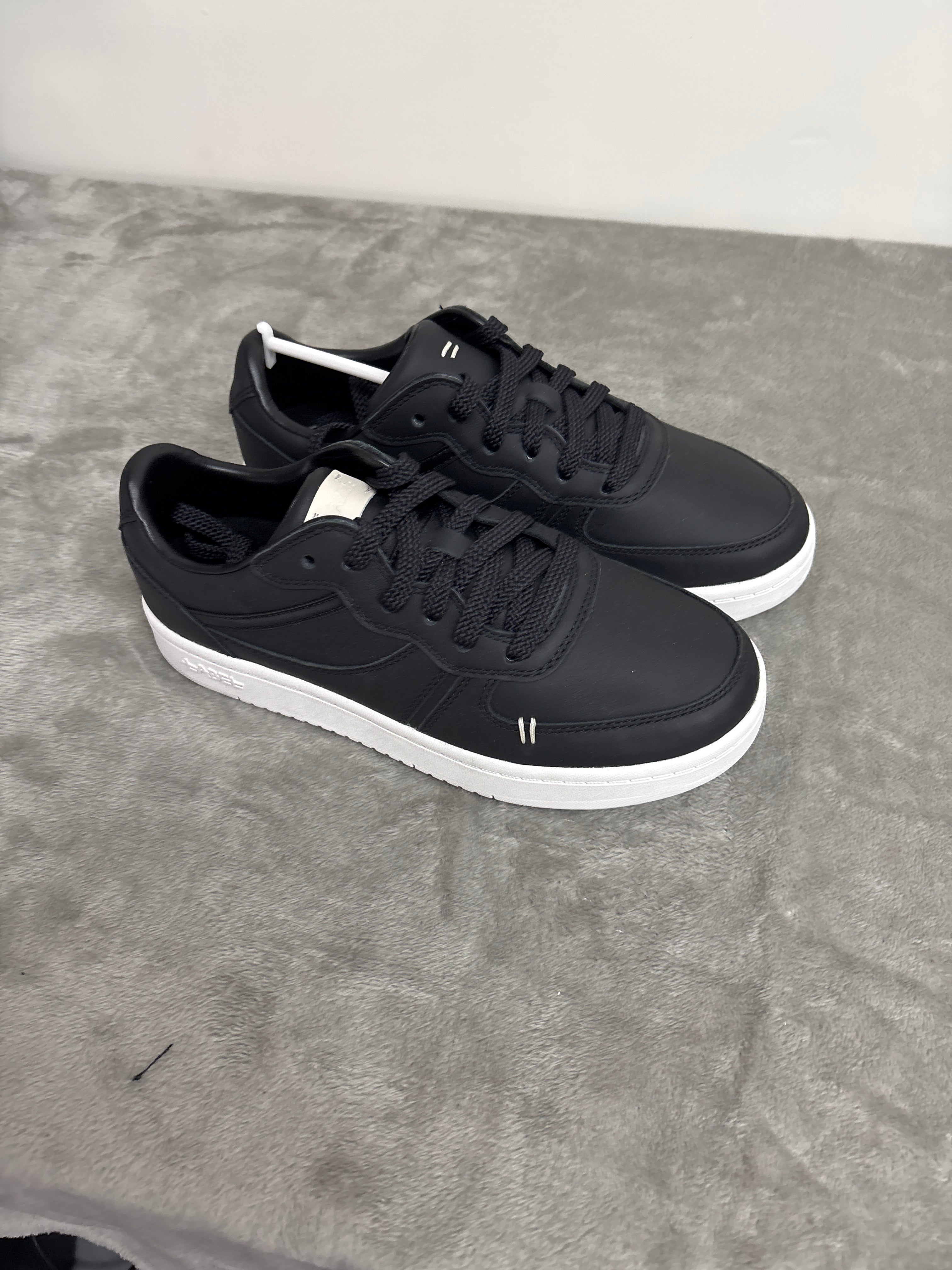 Label black low top Sneakers