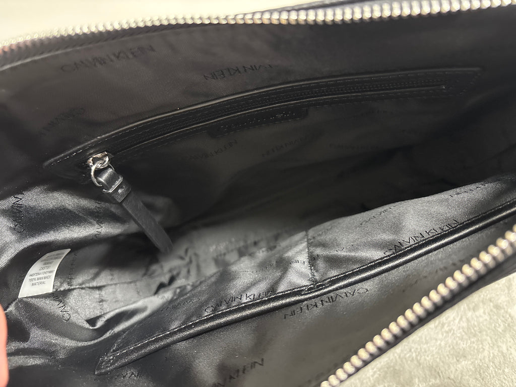 Calvin Klein Lorelai Signature Messenger – Women's Messenger Bag