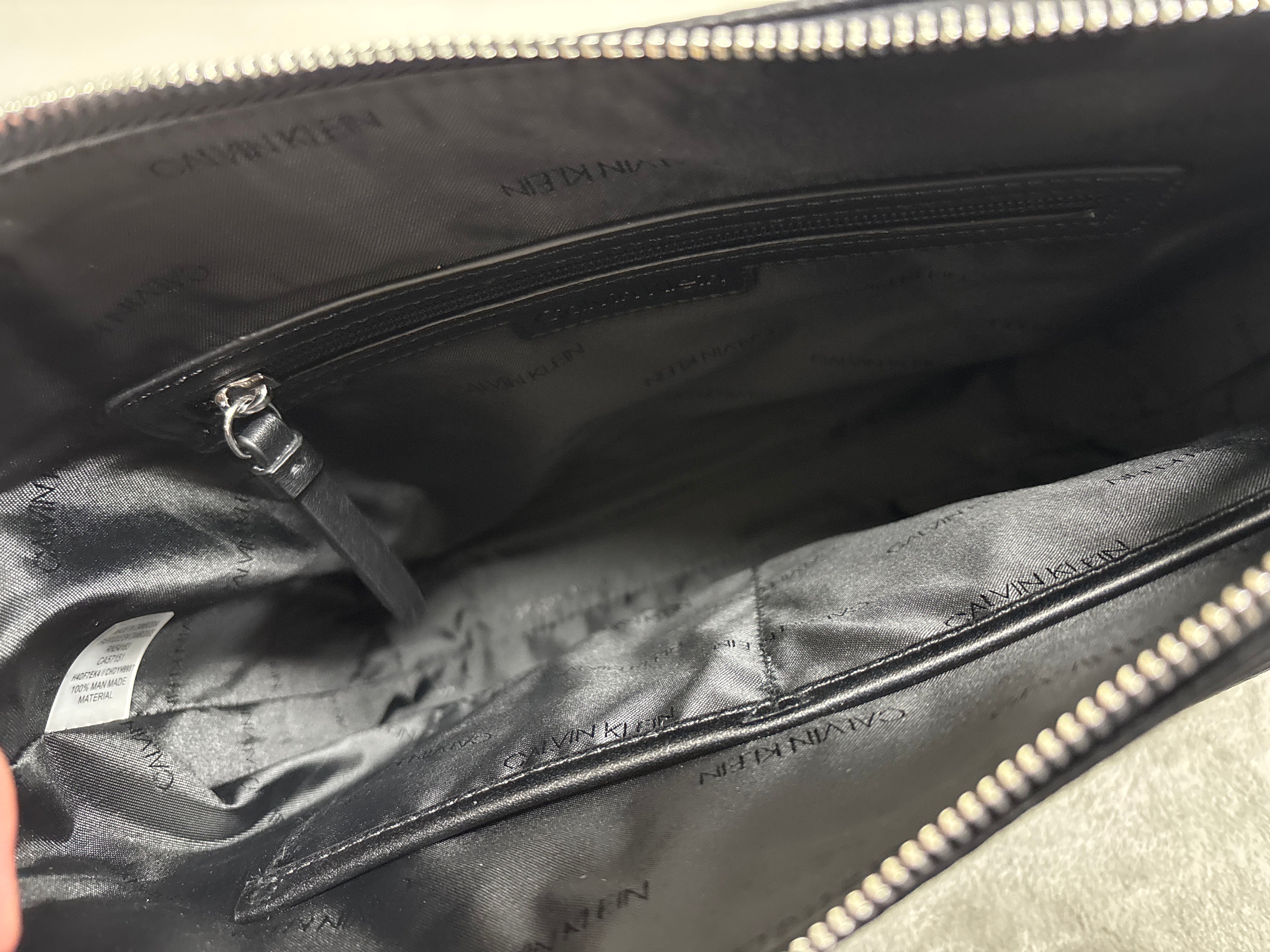 Calvin Klein Lorelai Signature Messenger – Women's Messenger Bag