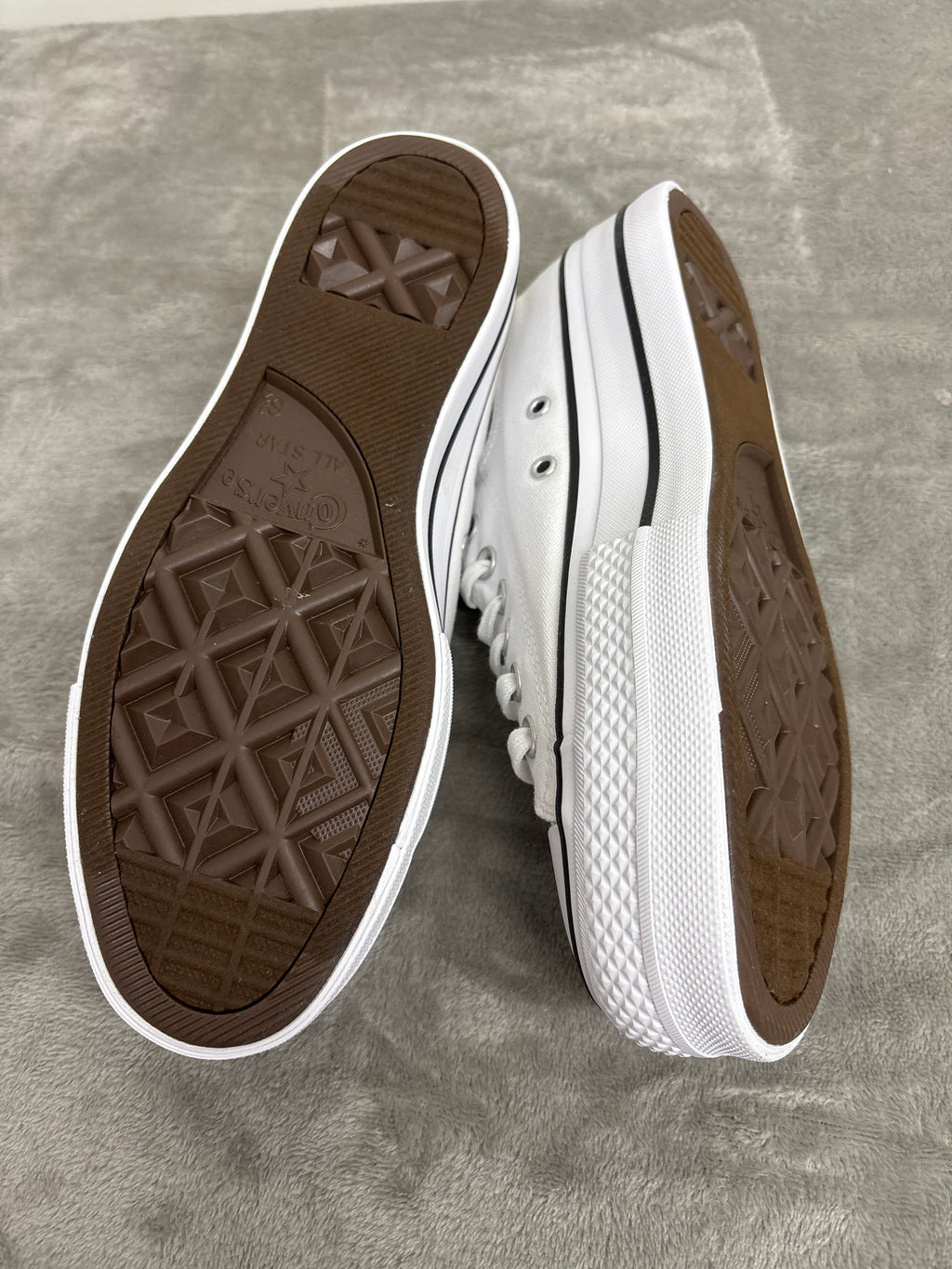 Converse white sneakers 569251f