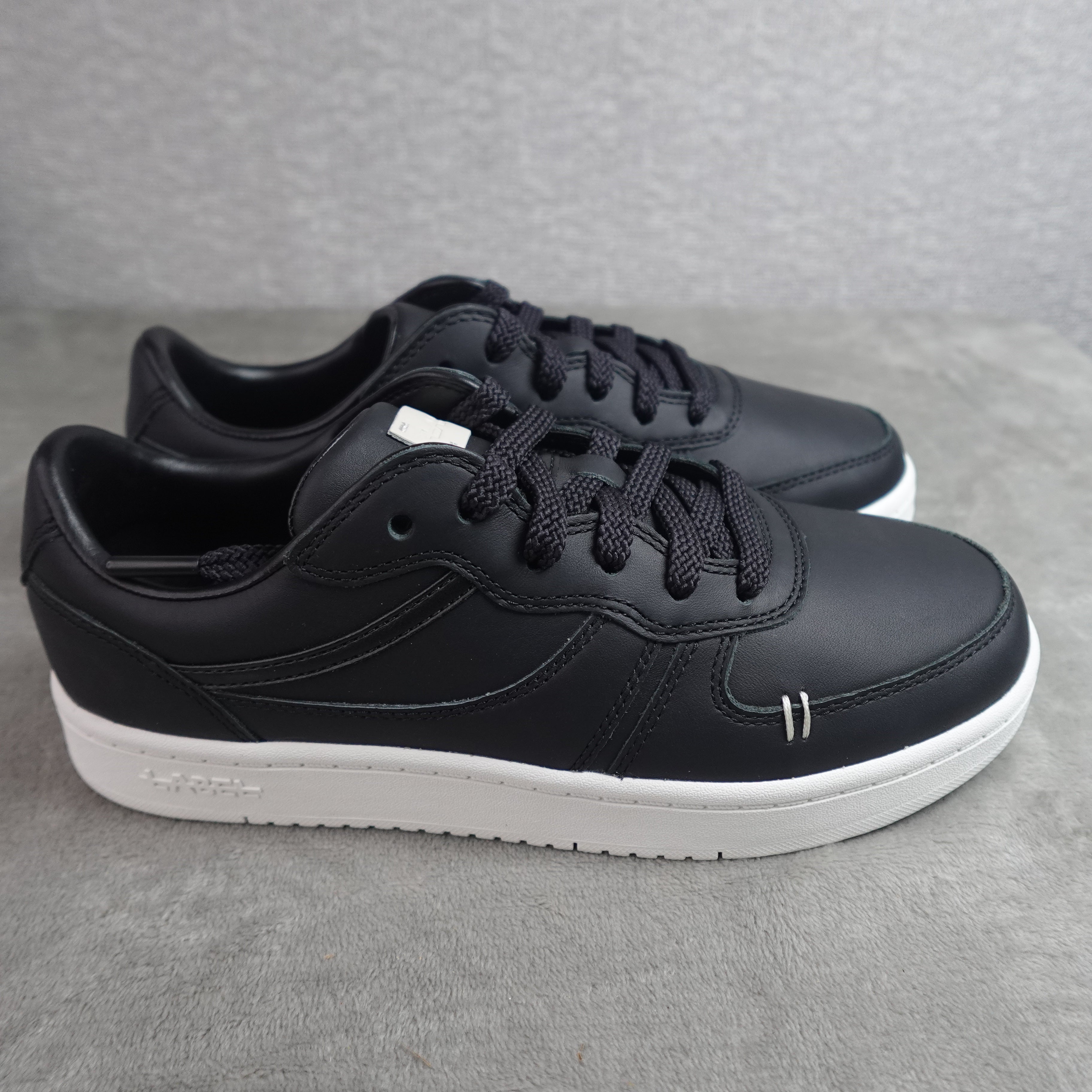 LABEL Go-To Low Sneakers – Black/White – Men's 7.5 / Women's 9