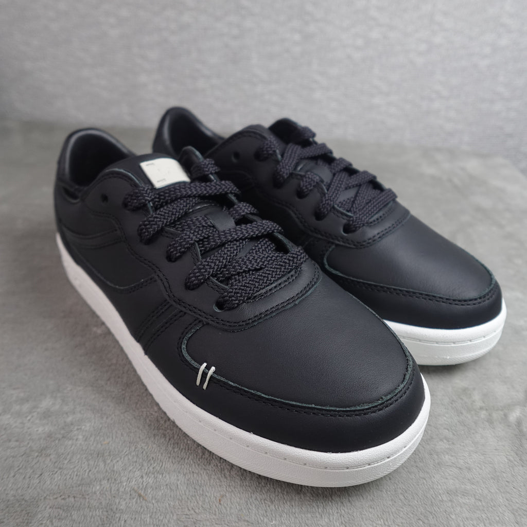 LABEL Go-To Low Sneakers – Black/White – Men's 7.5 / Women's 9