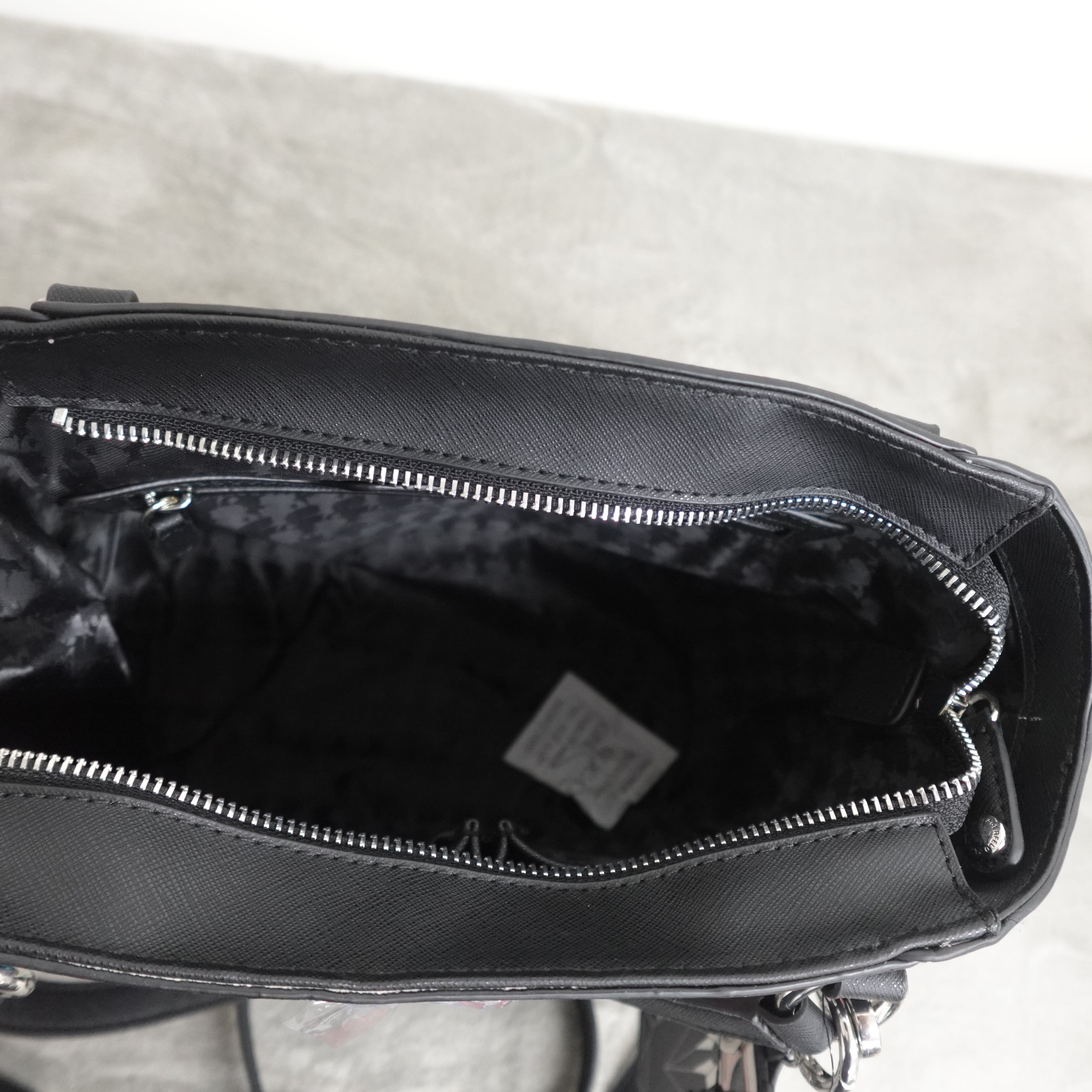 KARL LAGERFELD PARIS Iris Tote – Logo Explosion