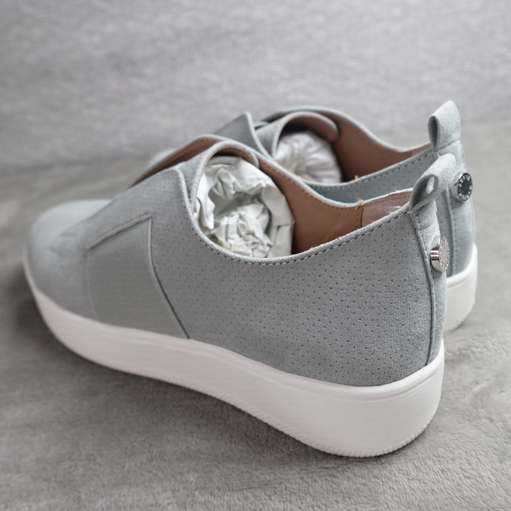 Steve Madden Brad Light Blue Women's Size 8 Slip On Sneakers BRADO1S1