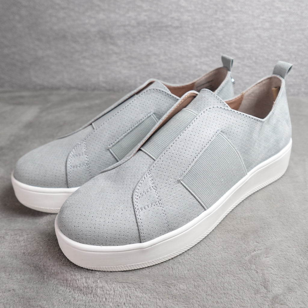 Steve Madden Brad Light Blue Women's Size 8 Slip On Sneakers BRADO1S1