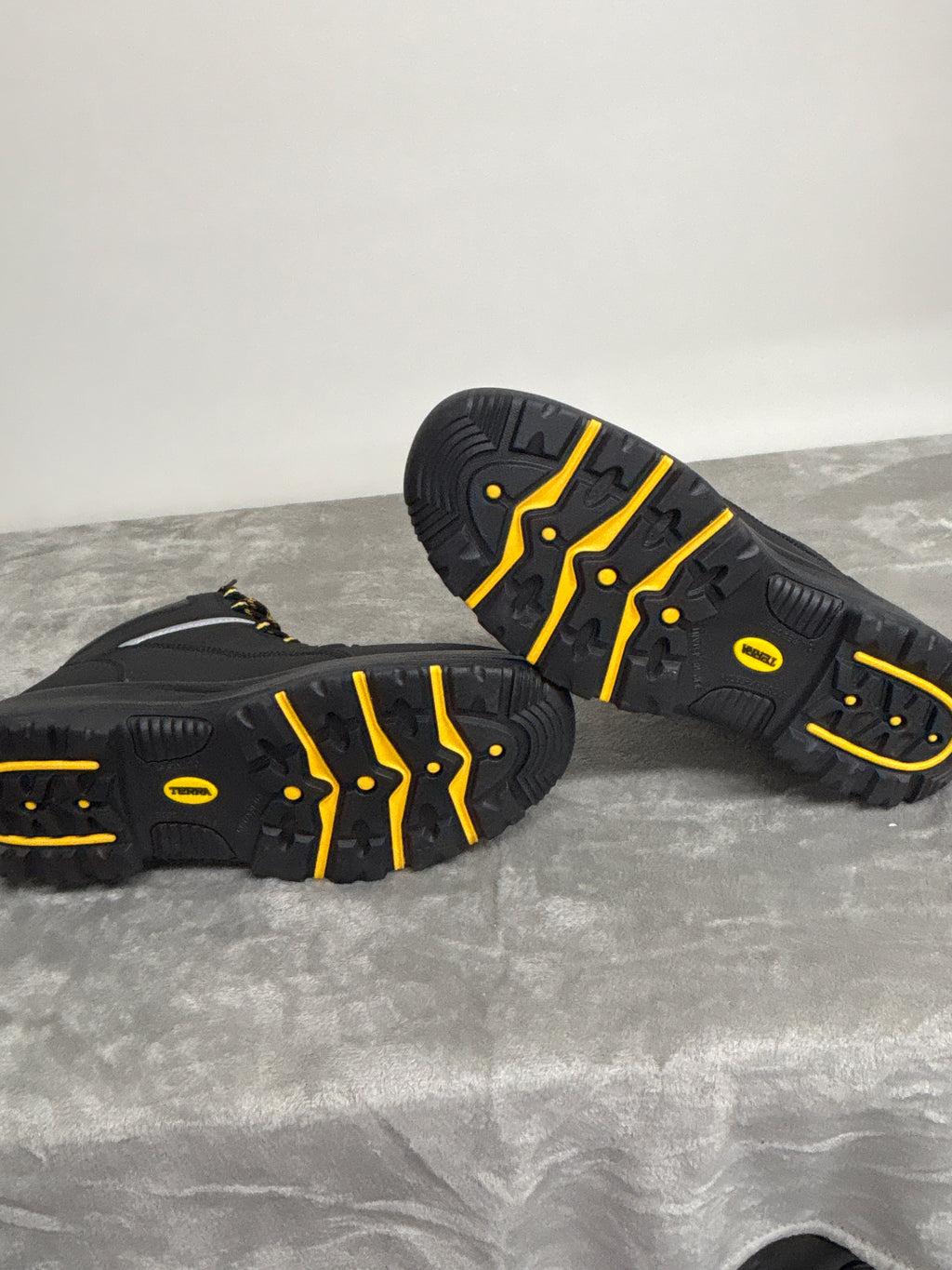 Terra Findlay 13 CSA Black composite safety toe.