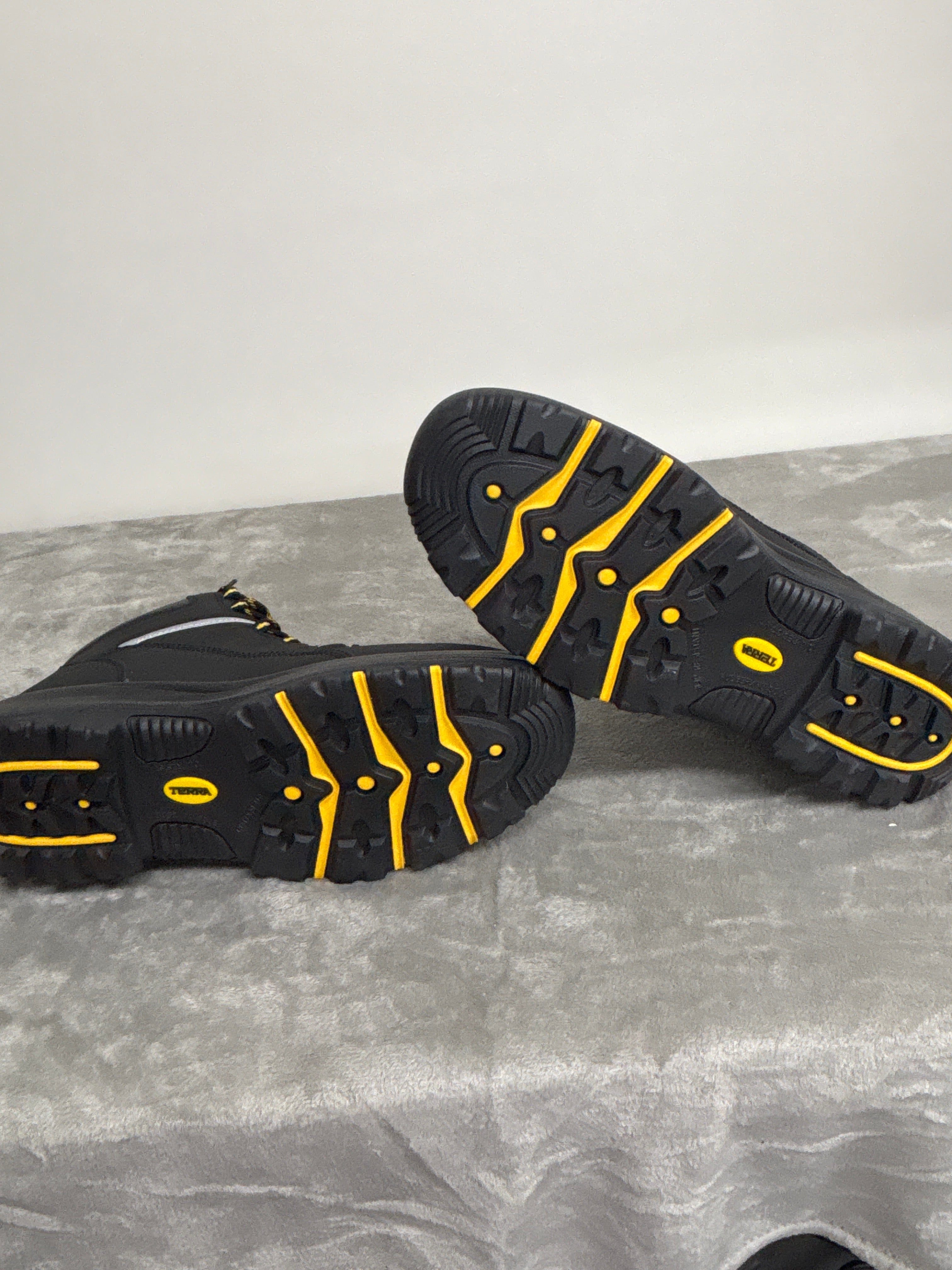 Terra Findlay 13 CSA Black composite safety toe.