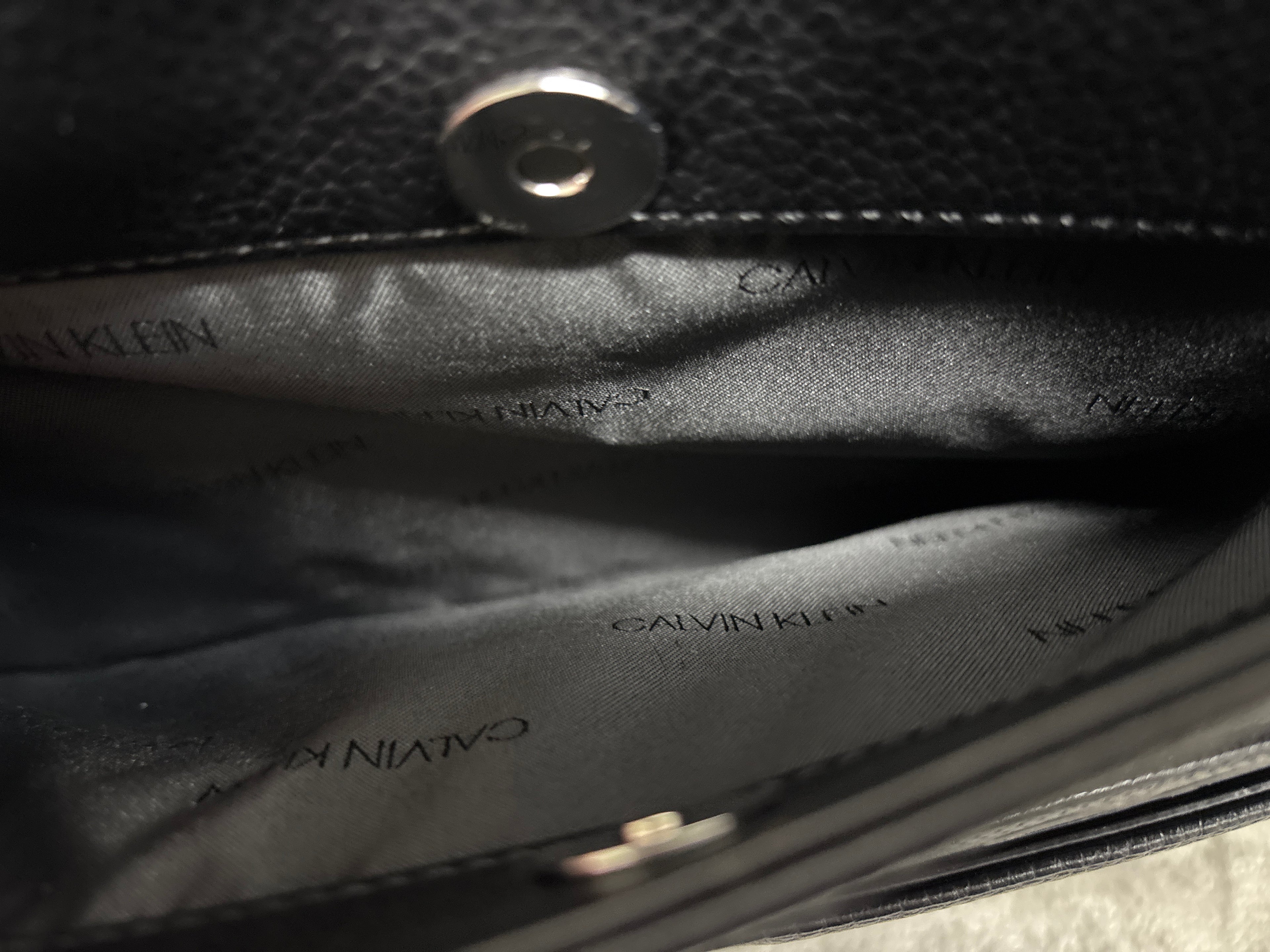 Calvin Klein Lorelai Signature Messenger – Women's Messenger Bag