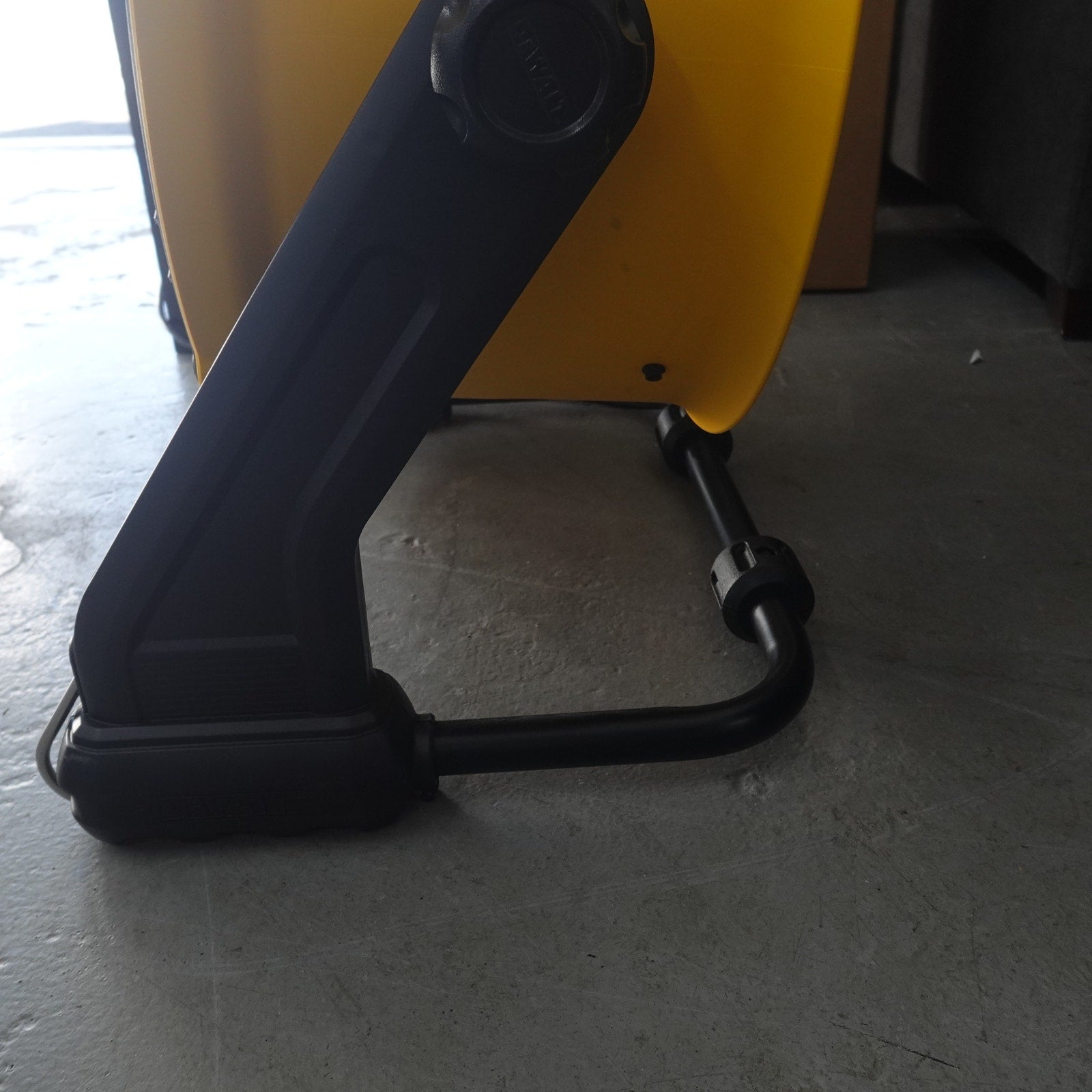 DeWalt 16" 3-Speed Benchtop and Hanging Drum Fan
