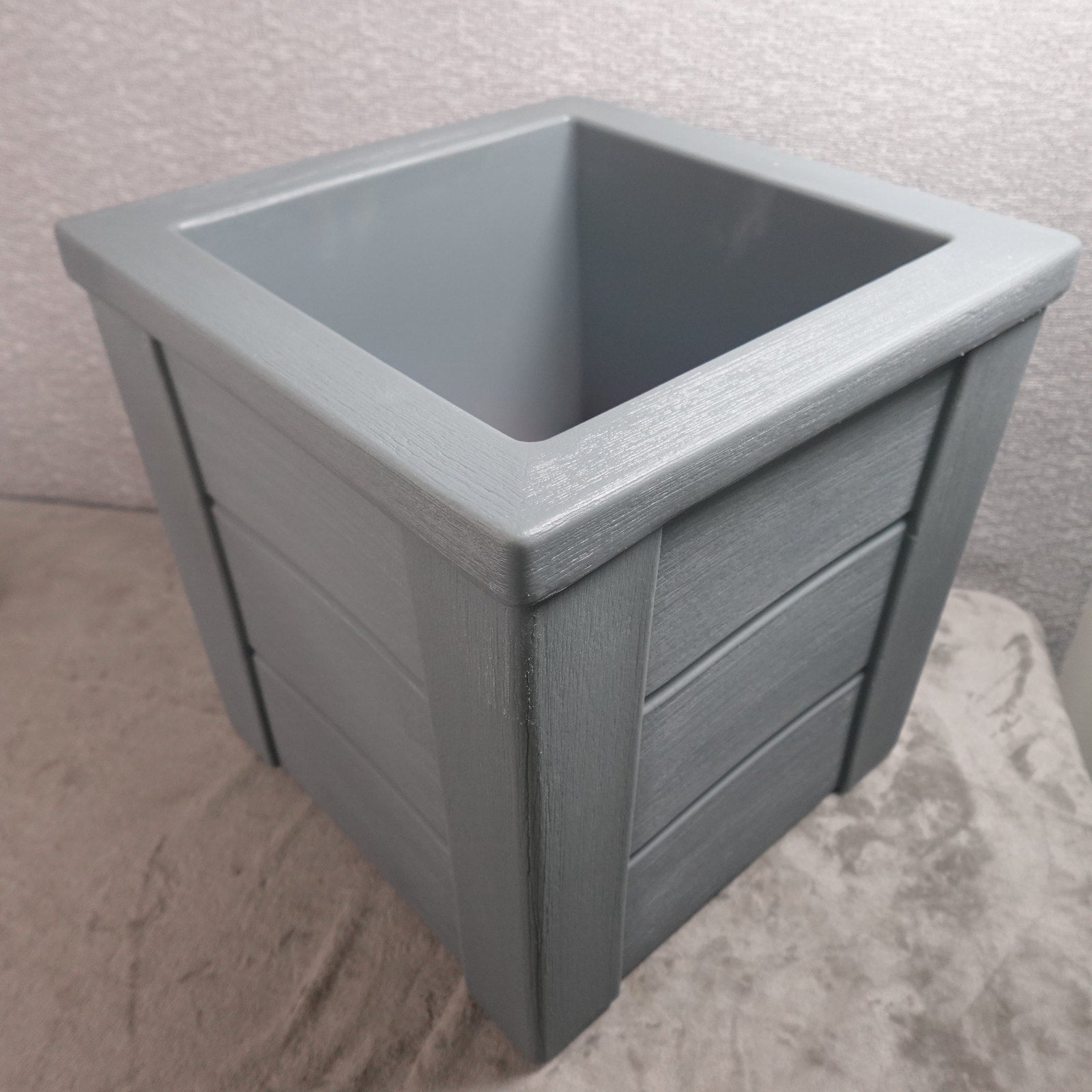 Step2 Lakewood Square Planter Box Gray Outdoor Garden Planter New