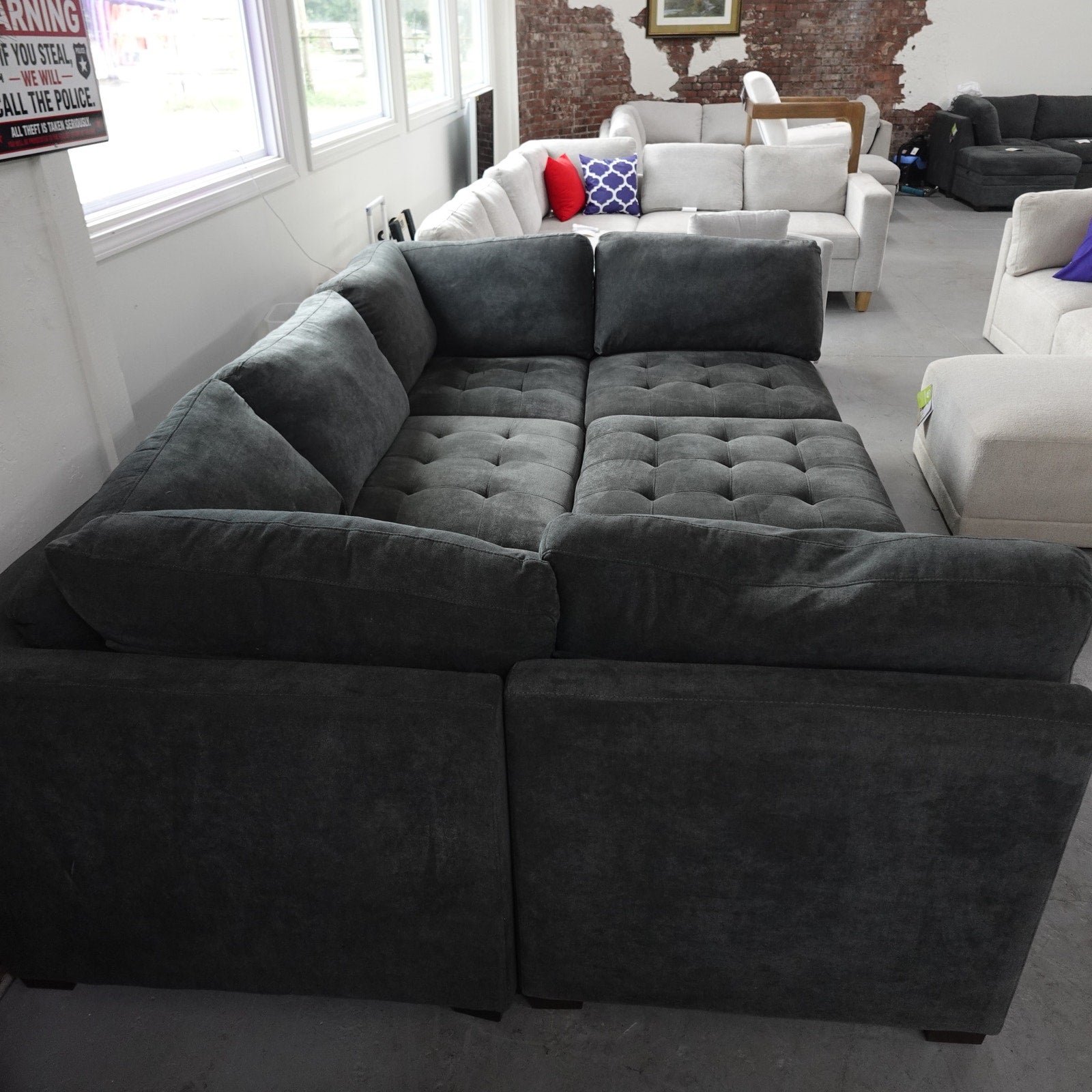 Pet-Preowned Thomasville Tisdale Modular Sectional 6-piece Dark Gray w/ Storage Ottoman