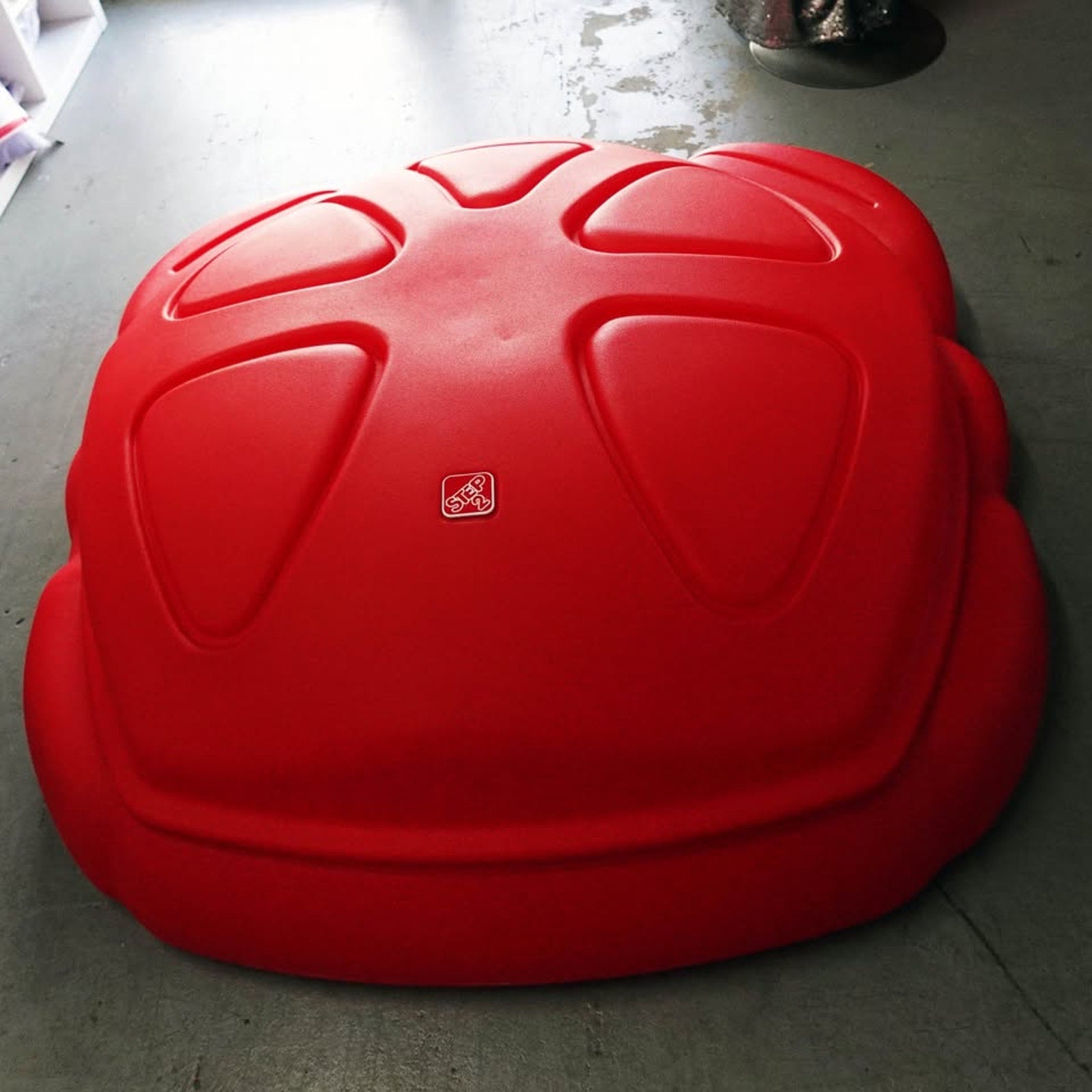 Step 2 Crabbie Sandbox - Resin 16" x 47.5" Red