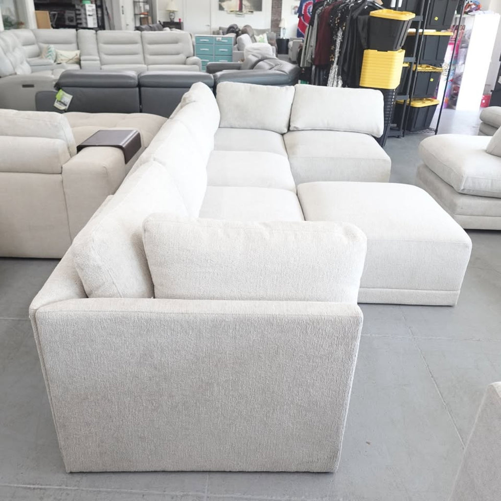 Thomasville Fallon Modular Sectional 6-piece Cream with Ottoman