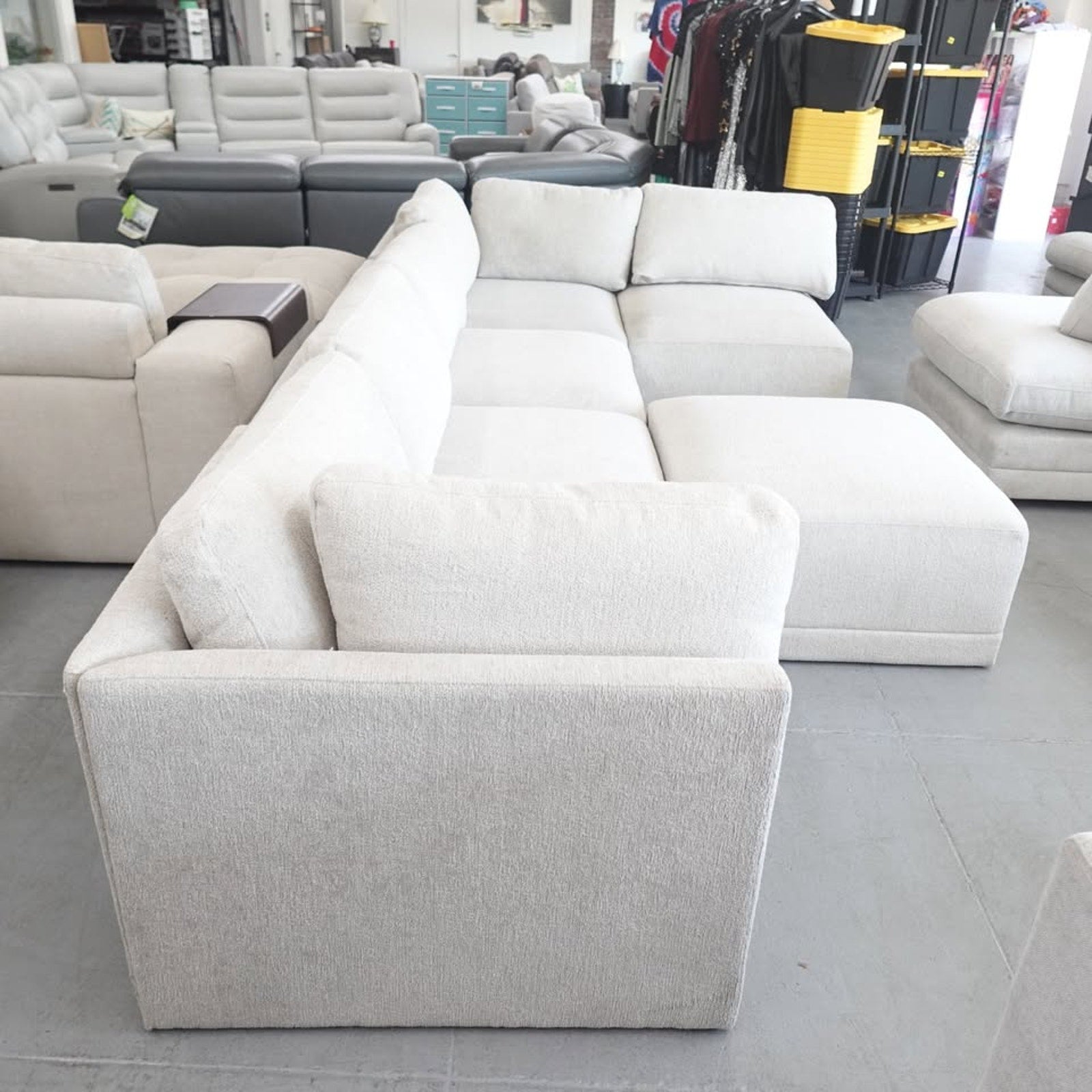 Thomasville Fallon Modular Sectional 6-piece Cream with Ottoman