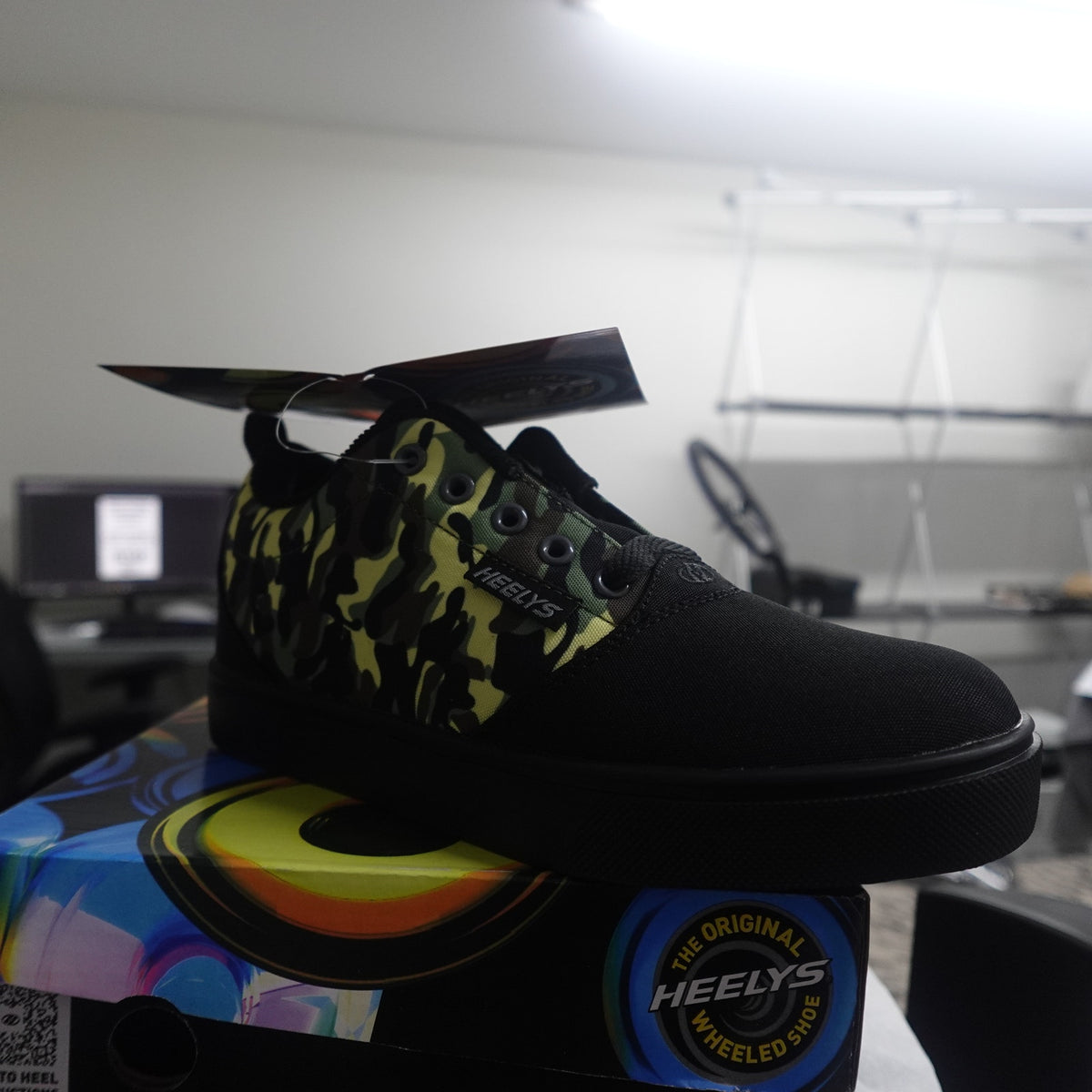 Heely's pro 20's black and camo size 6