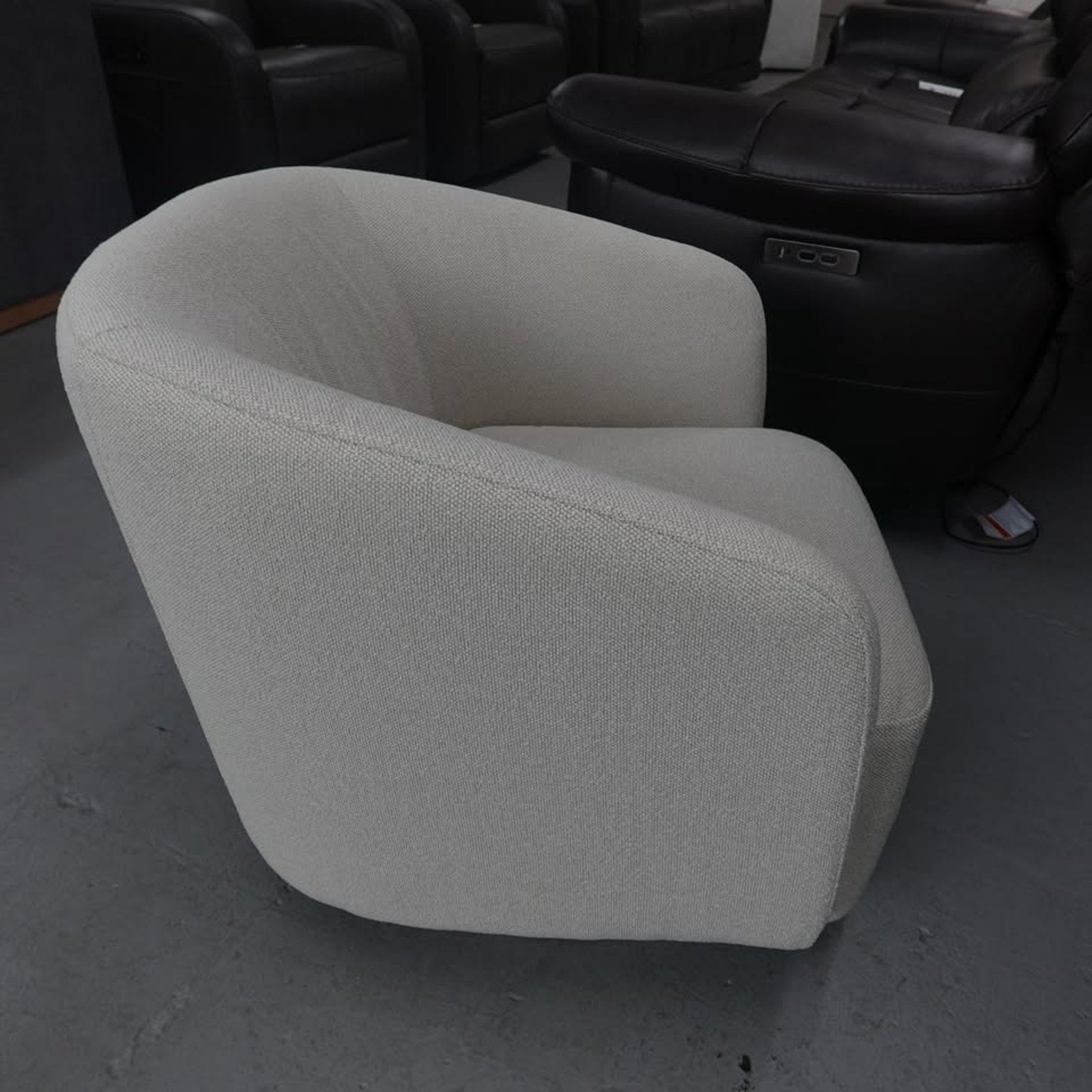 Henredon Mini Murphy Kids Swivel Accent Chair Cream