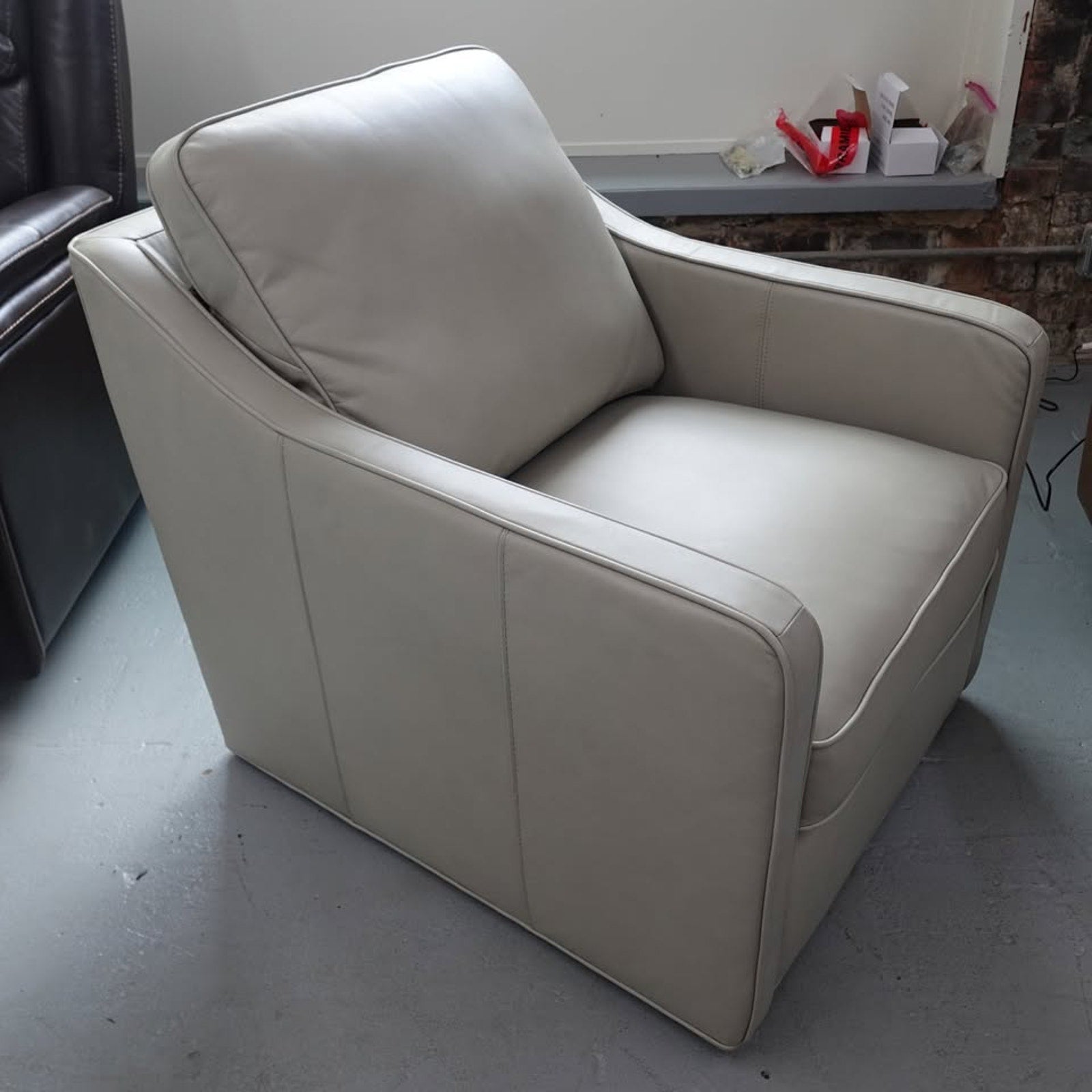 Concise Leather Swivel Chair