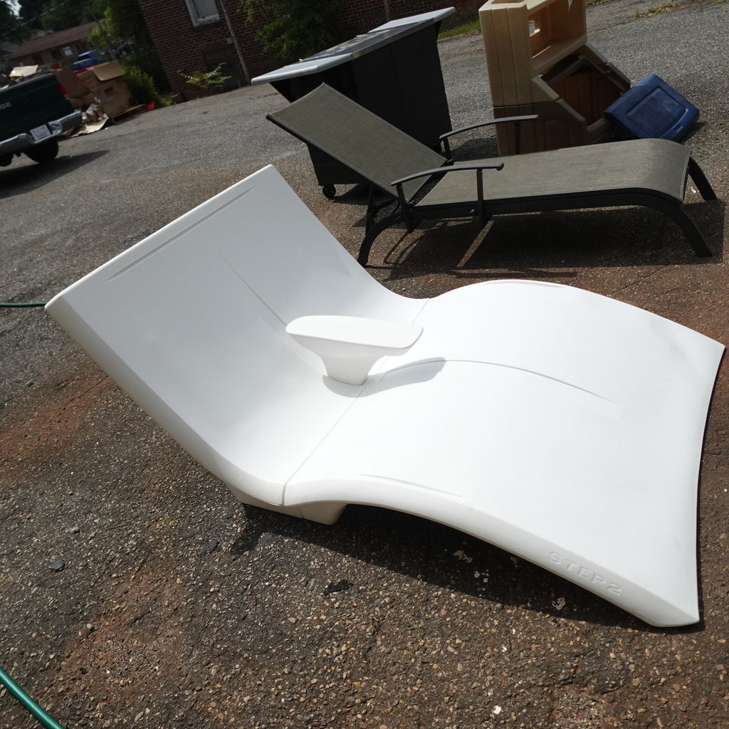 PRE-ORDER! Step2 Vero Oversized Pool Lounger Luxury In-Pool Baja Sun White