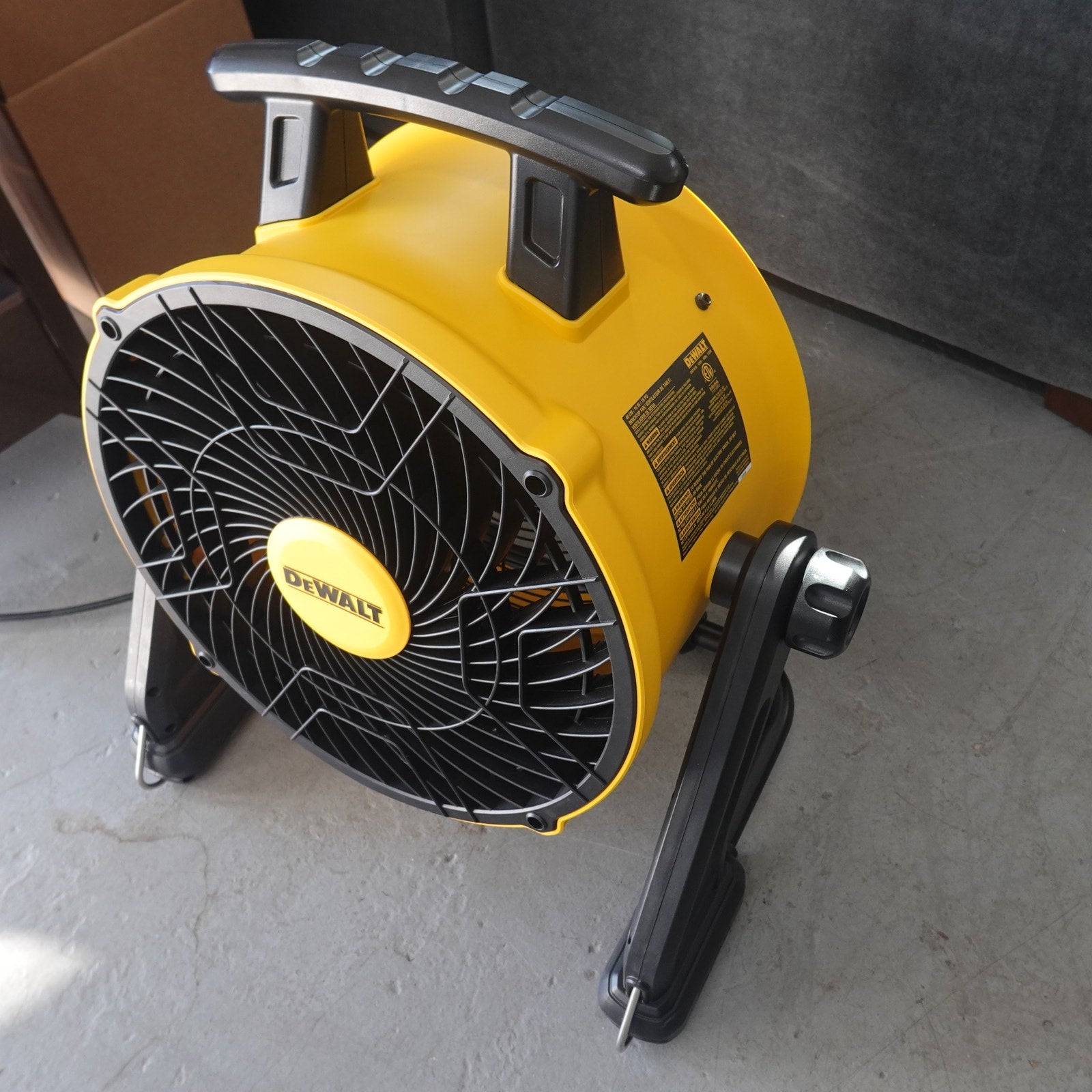 DeWalt 16" 3-Speed Benchtop and Hanging Drum Fan