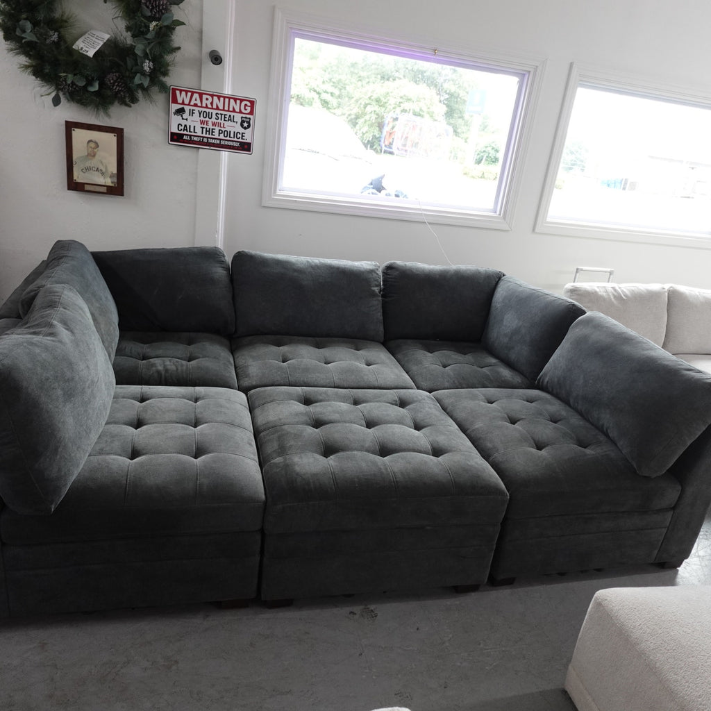 Pet-Preowned Thomasville Tisdale Modular Sectional 6-piece Dark Gray w/ Storage Ottoman