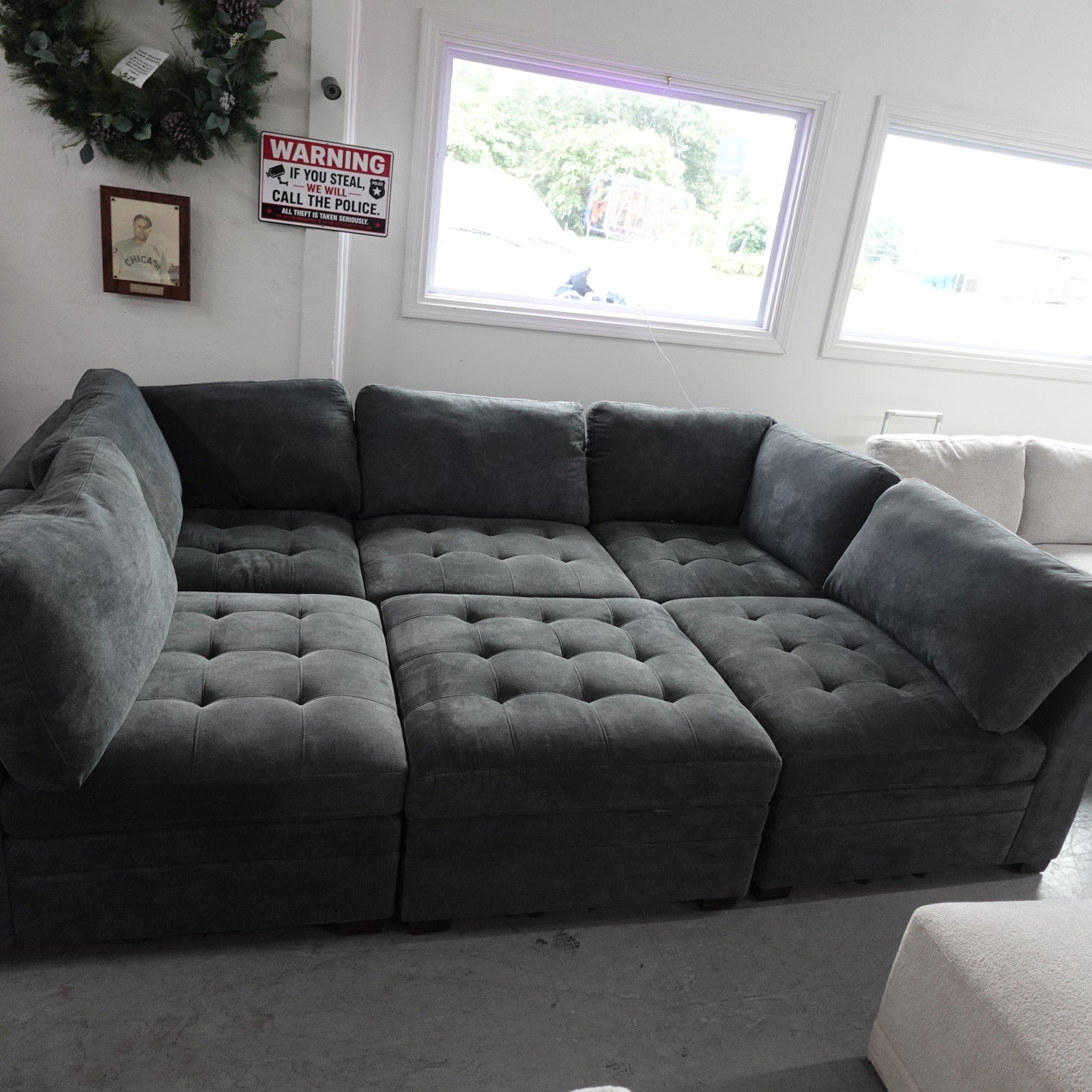 Pet-Preowned Thomasville Tisdale Modular Sectional 6-piece Dark Gray w/ Storage Ottoman