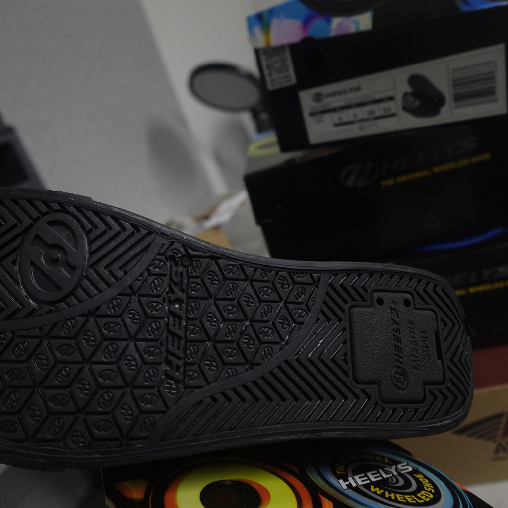 Heely's pro 20's black and camo size 6